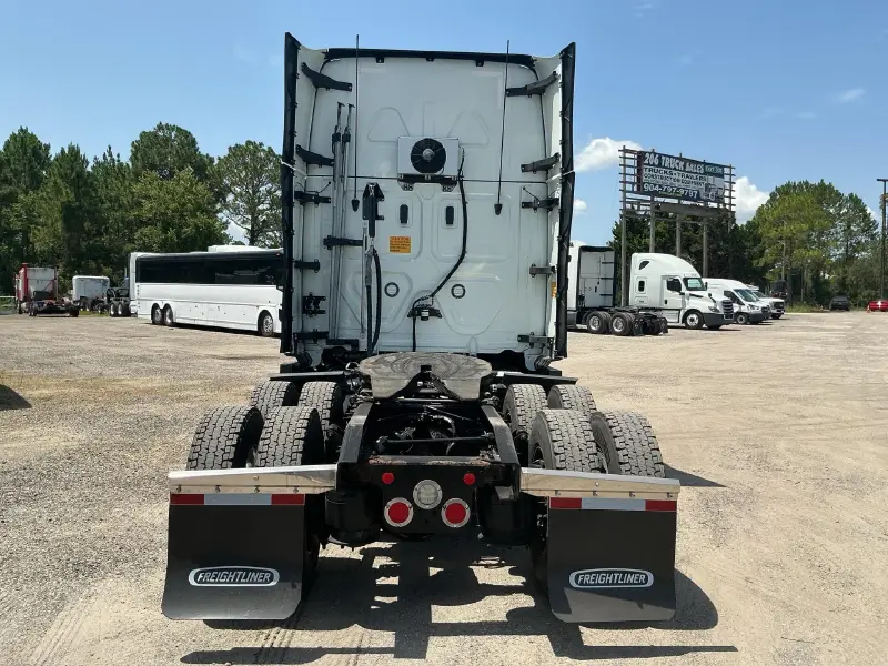2022 FREIGHTLINER CASCADIA 126