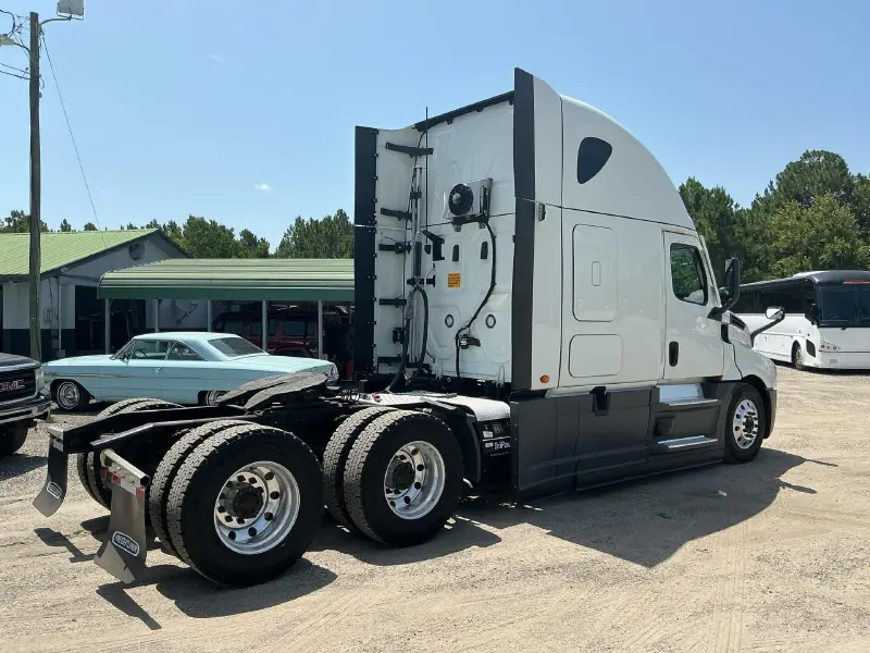 2022 FREIGHTLINER CASCADIA 126