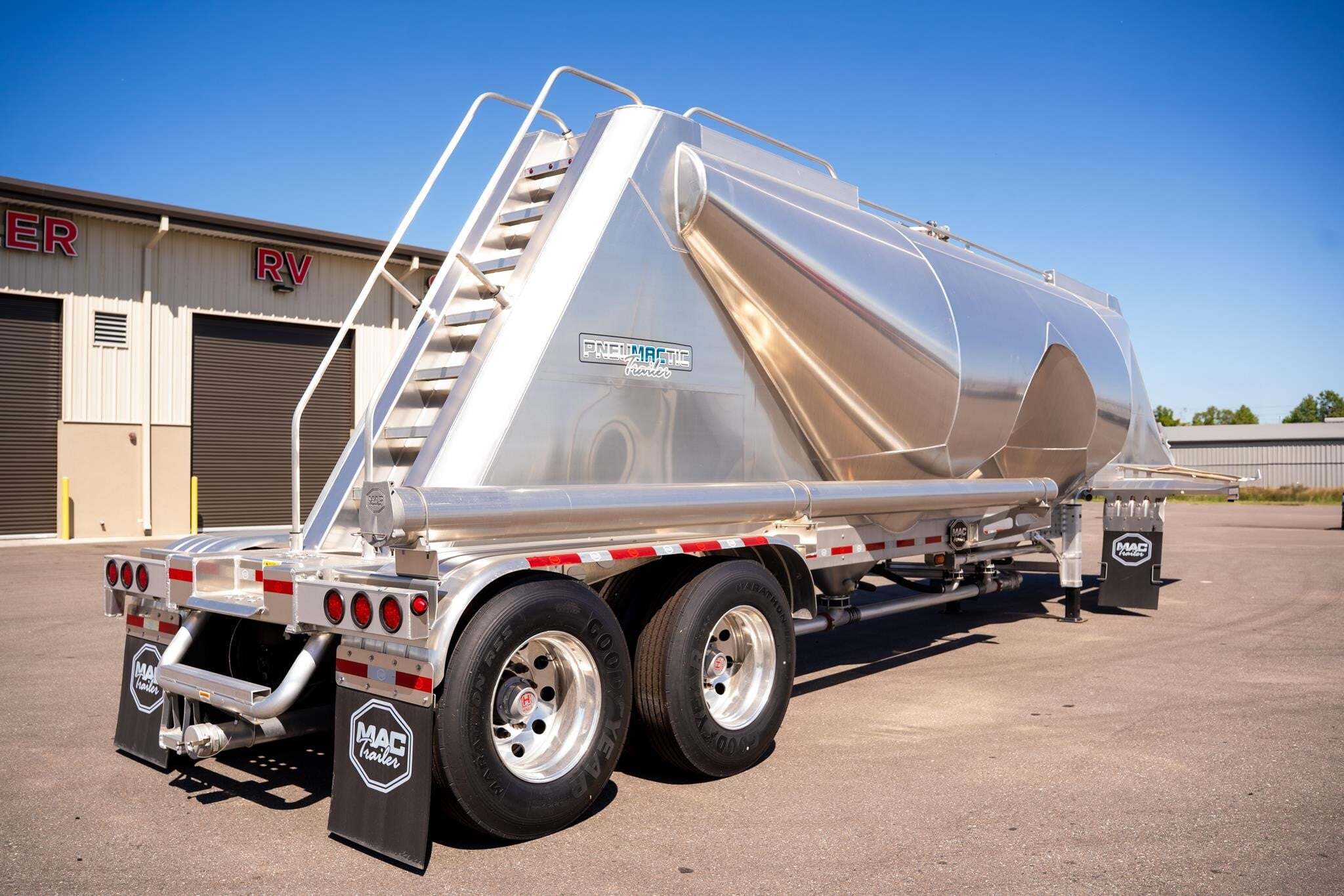 2027 MAC TRAILER MFG 1000C PNEUMATIC DRY BULK in Macon, GA