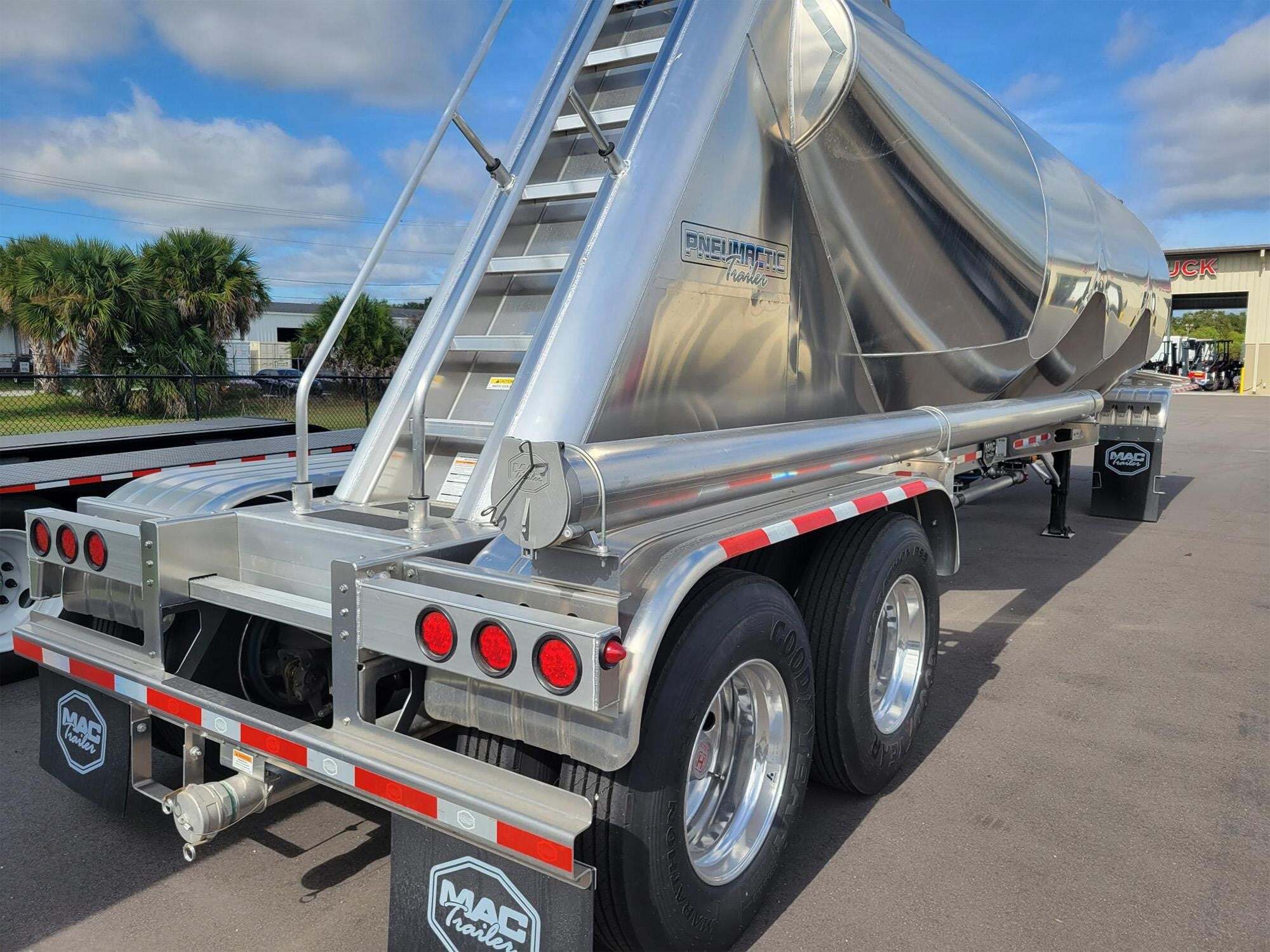 2027 MAC TRAILER MFG 1050C PNEUMATIC DRY BULK in Boise, ID
