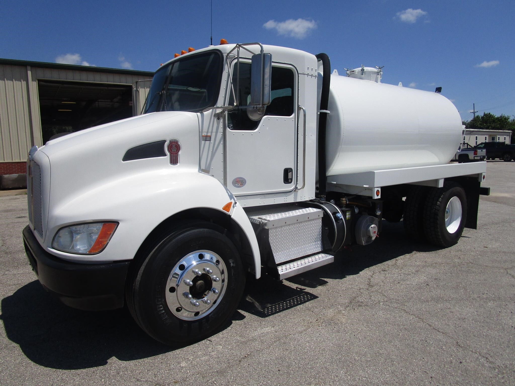 2019 KENWORTH T270 in Kansas City, KS