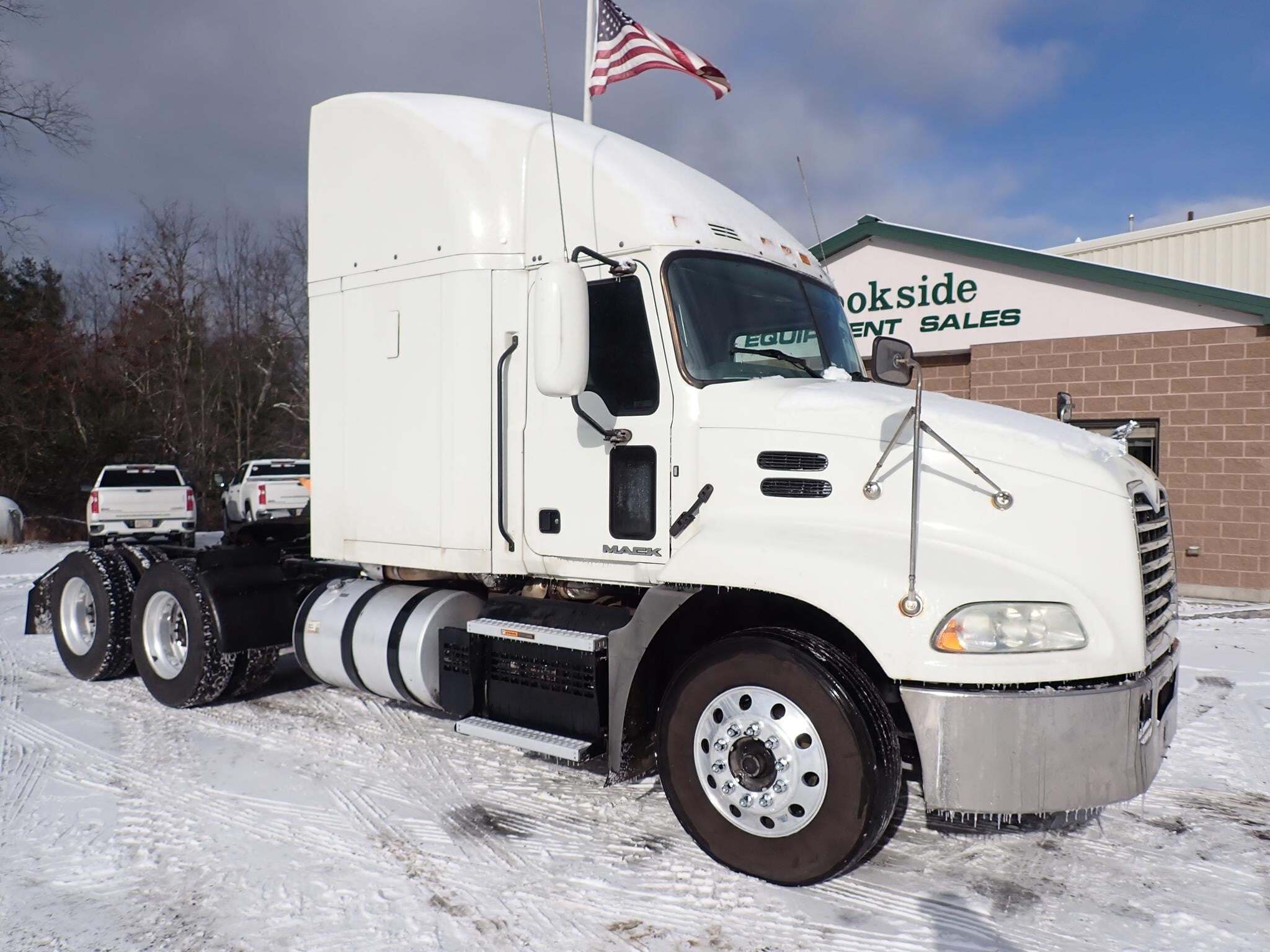 2018 MACK PINNACLE CXU613 in Phillipston, MA