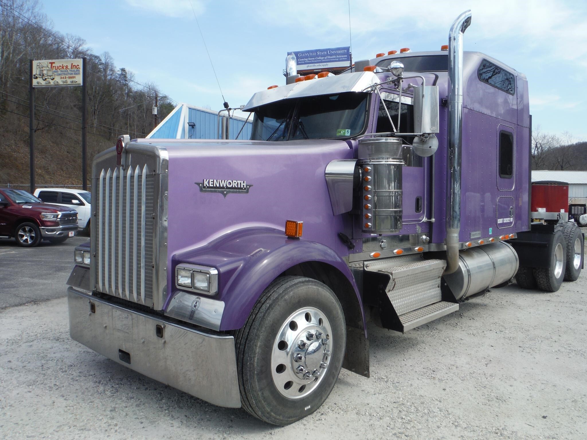 2006 KENWORTH W900 in Charleston, WV