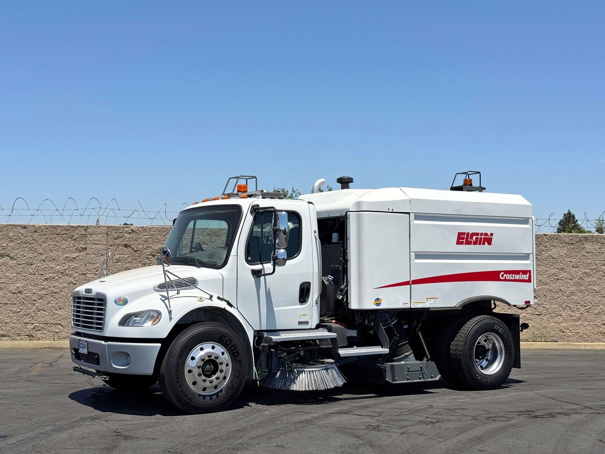 2012 FREIGHTLINER BUSINESS CLASS M2 106 in Sacramento, CA
