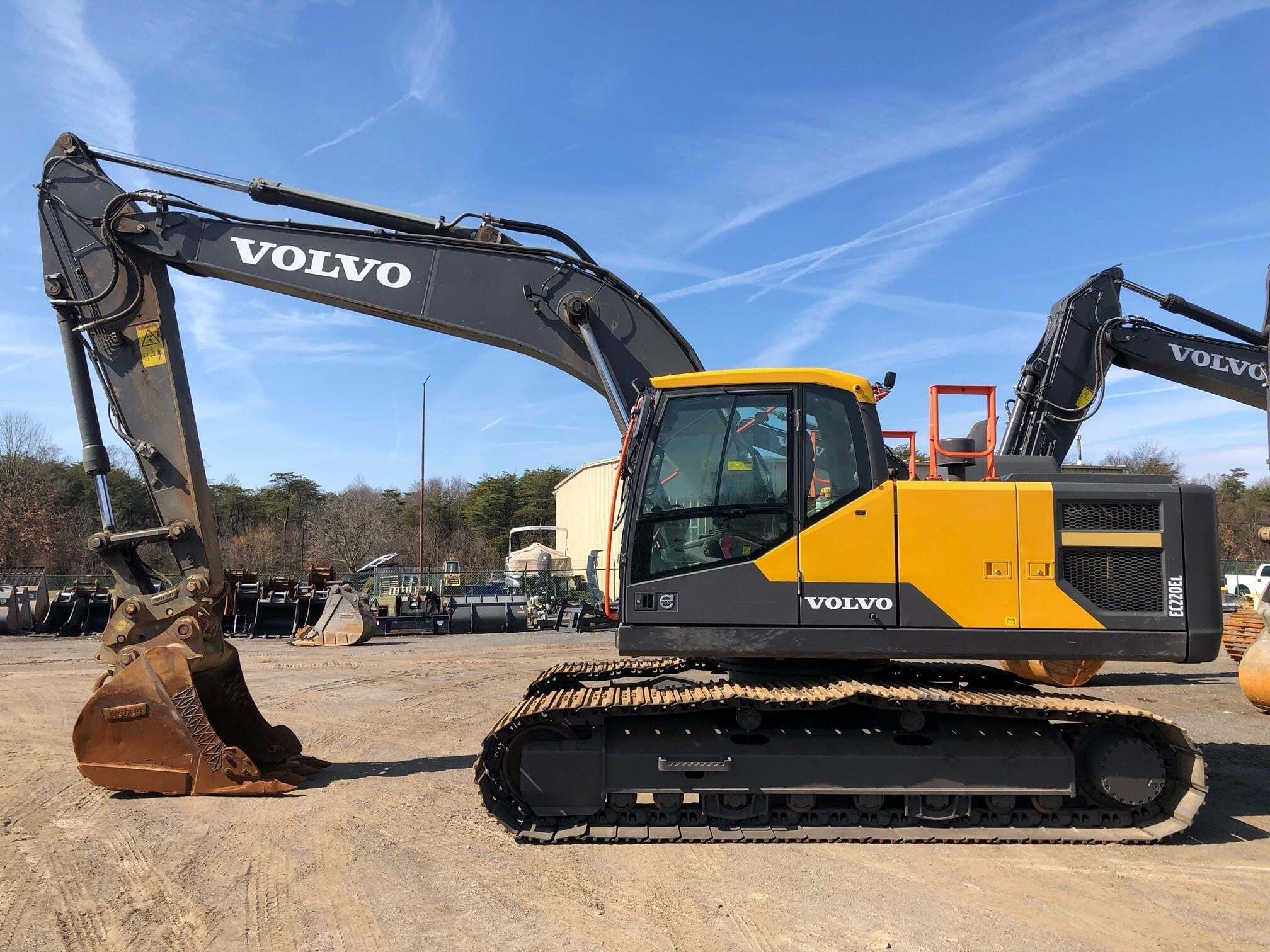 2019 VOLVO EC220EL in Deptford, NJ