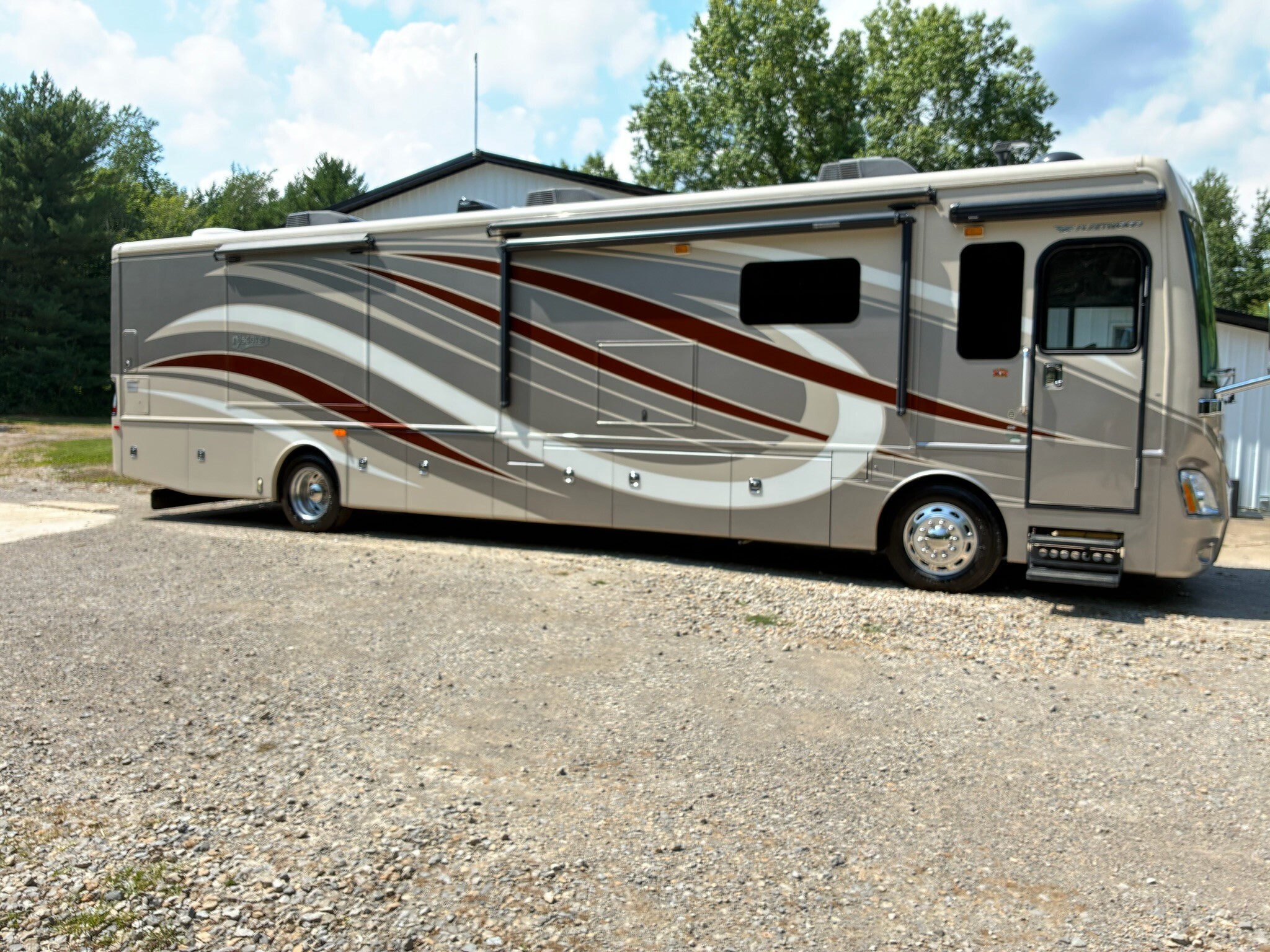 2015 Fleetwood DISCOVERY 40E in new lexington OH