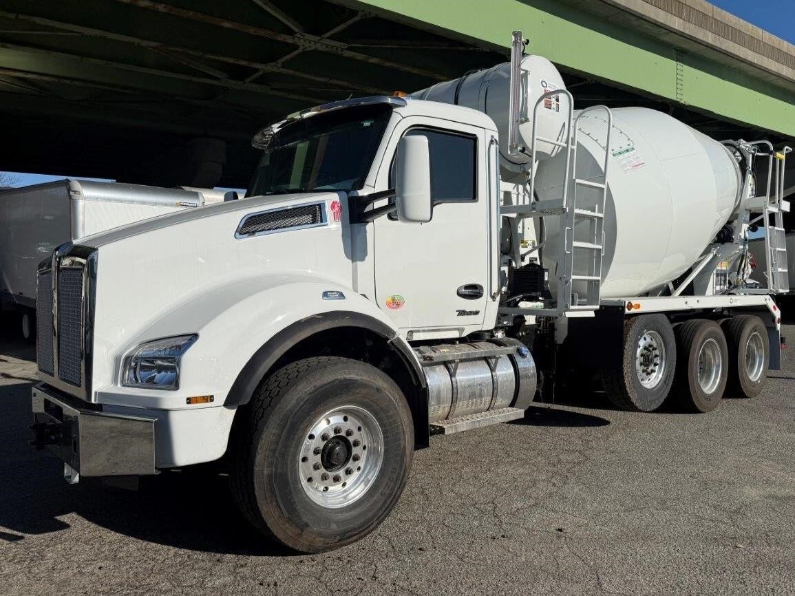 2025 KENWORTH T880 in Jamaica, NY