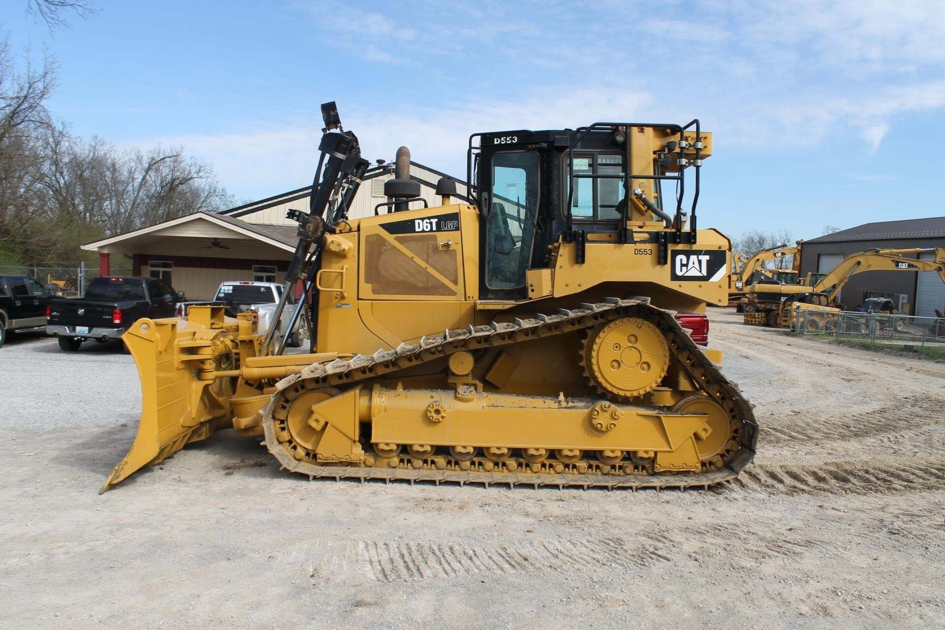 2015 CATERPILLAR D6T LGP in Pleasureville, KY