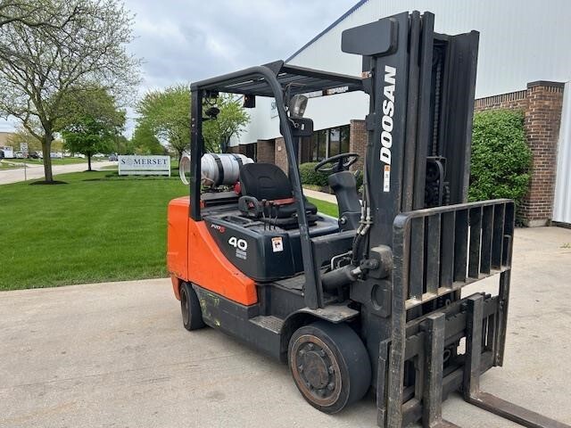2016 DOOSAN GC40S-5 in Batavia, IL