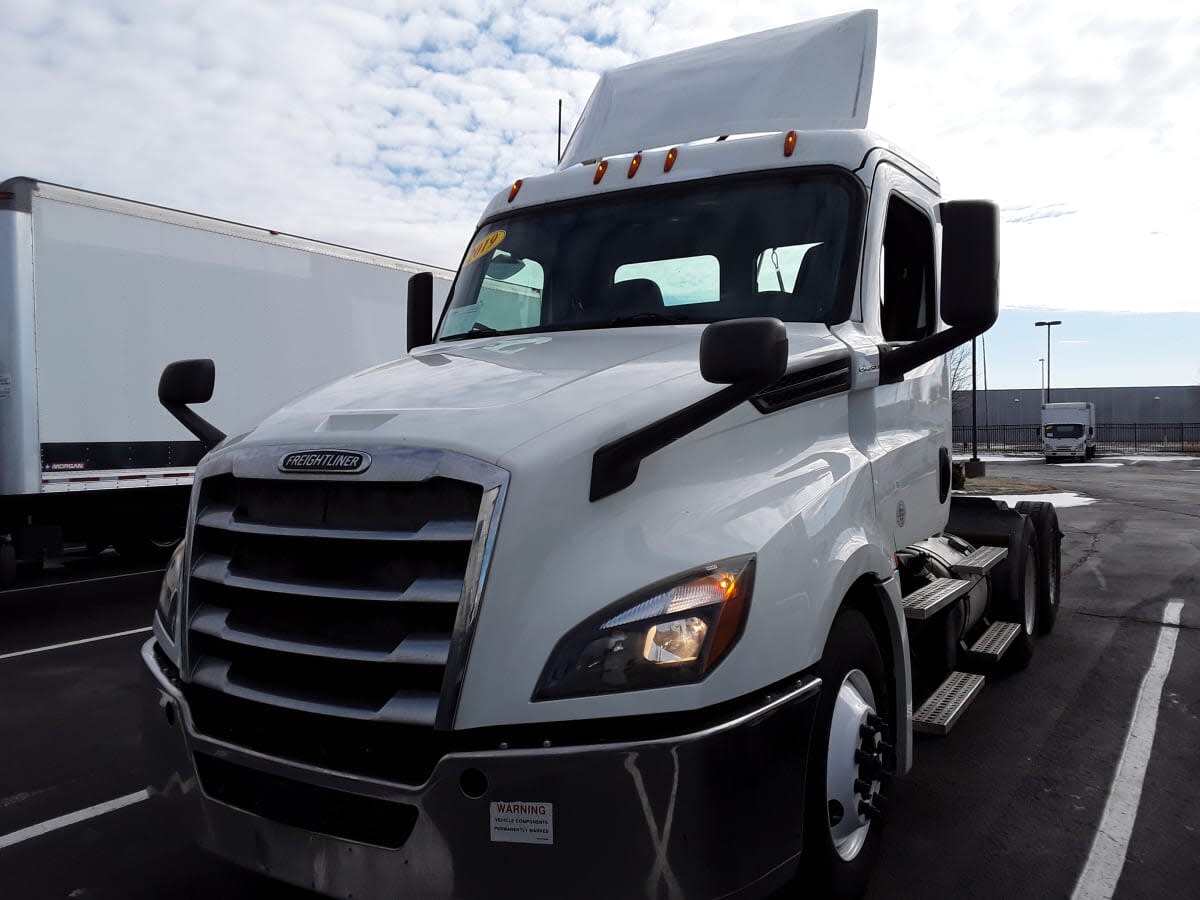 2019 FREIGHTLINER CASCADIA 126 in Altoona, IA