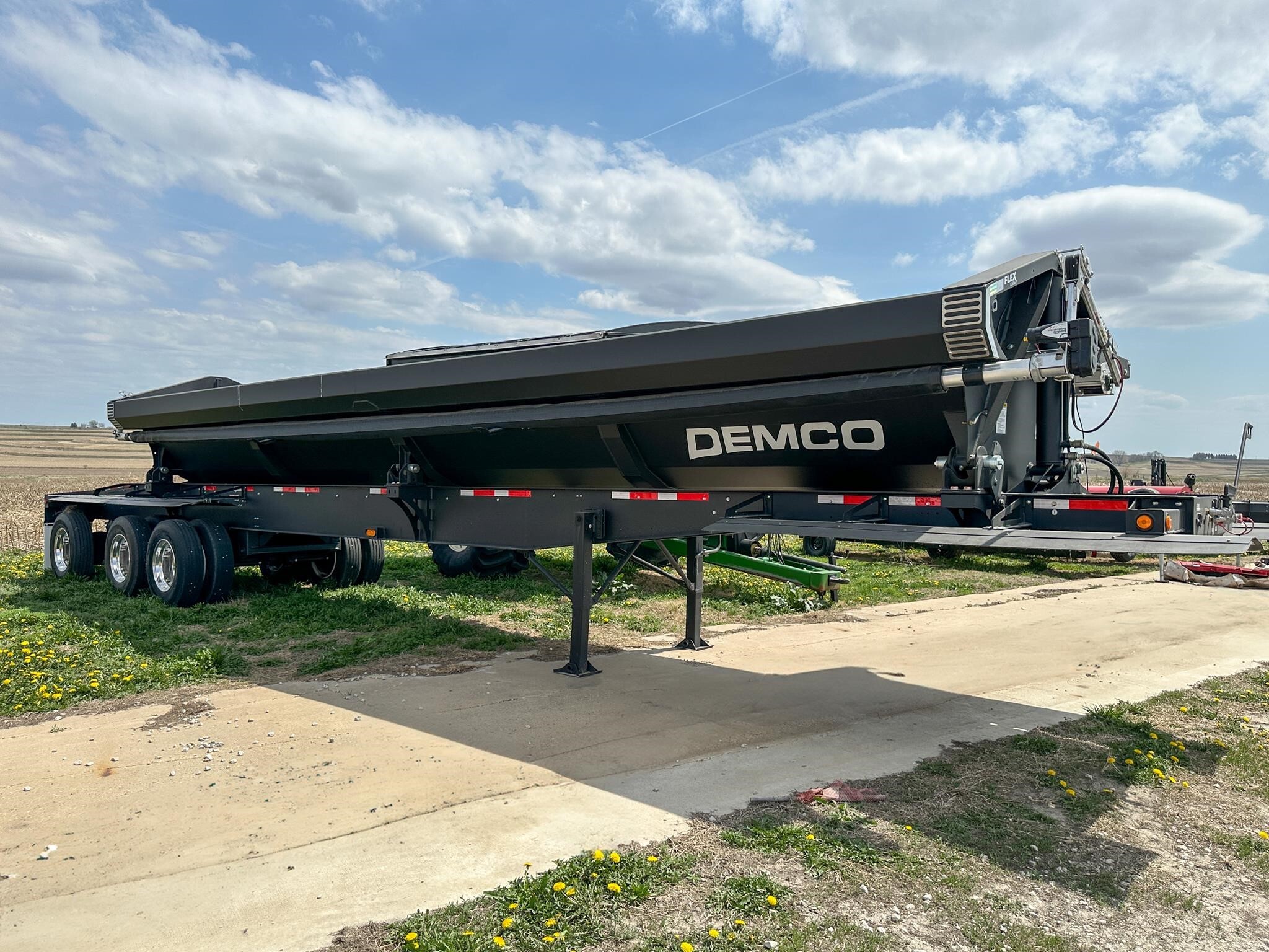 2027 DEMCO SIDE DUMP in Henderson, IA