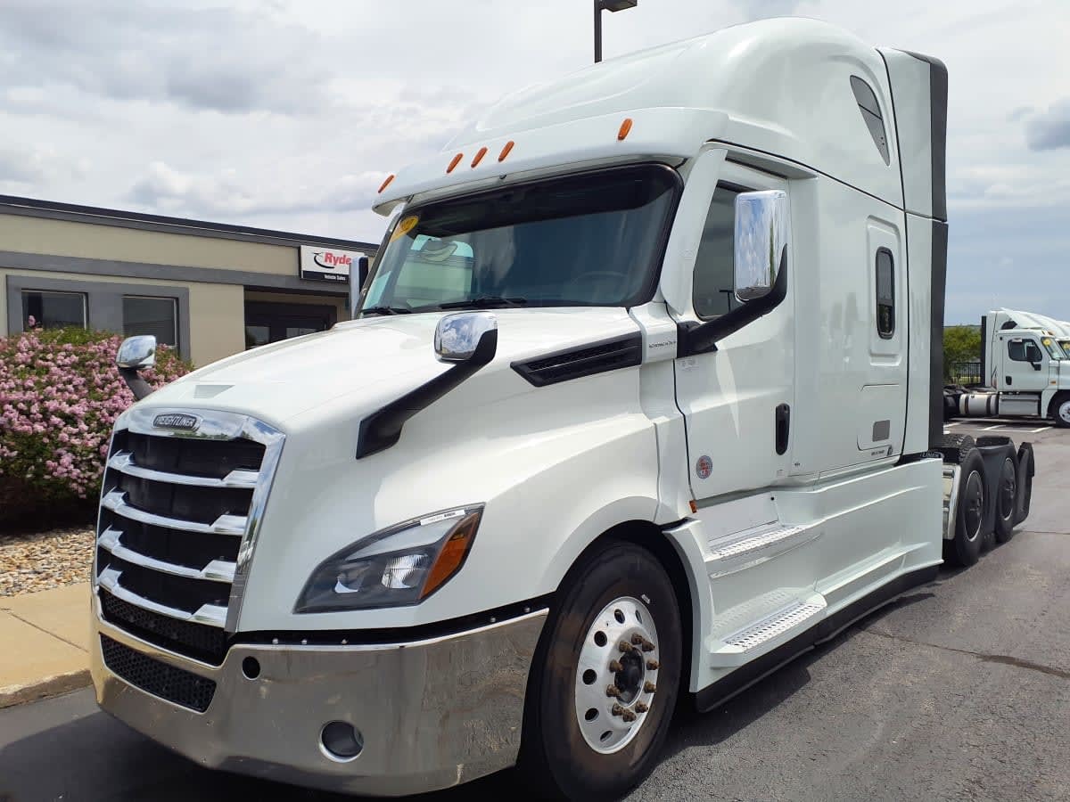 2022 FREIGHTLINER CASCADIA 126 in Altoona, IA