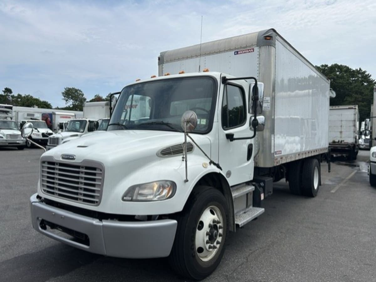 2020 FREIGHTLINER BUSINESS CLASS M2 106 in Farmingdale, NY