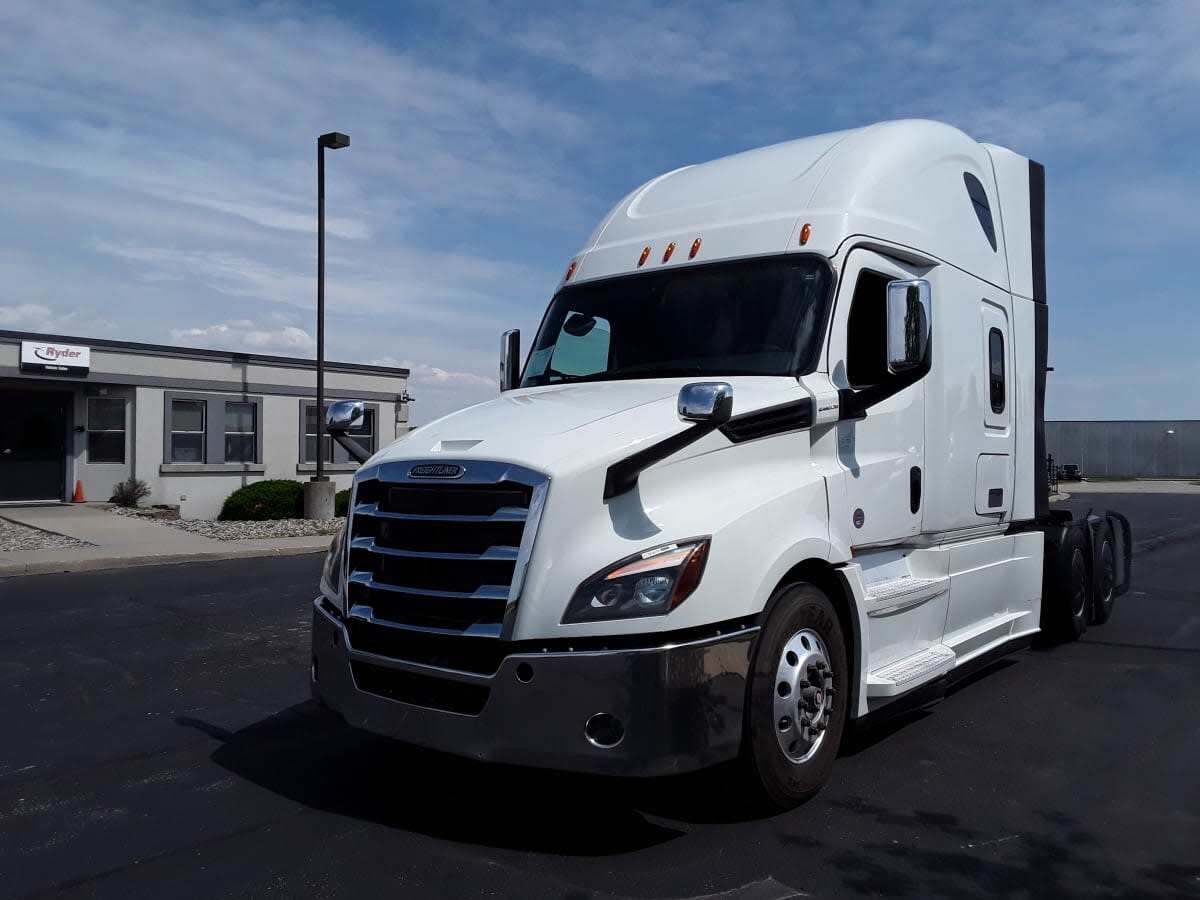 2019 FREIGHTLINER CASCADIA 126 in Altoona, IA