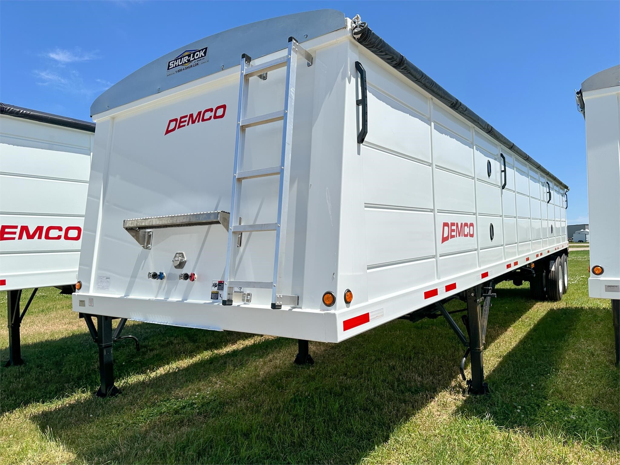 2027 DEMCO 4022 in Henderson, IA
