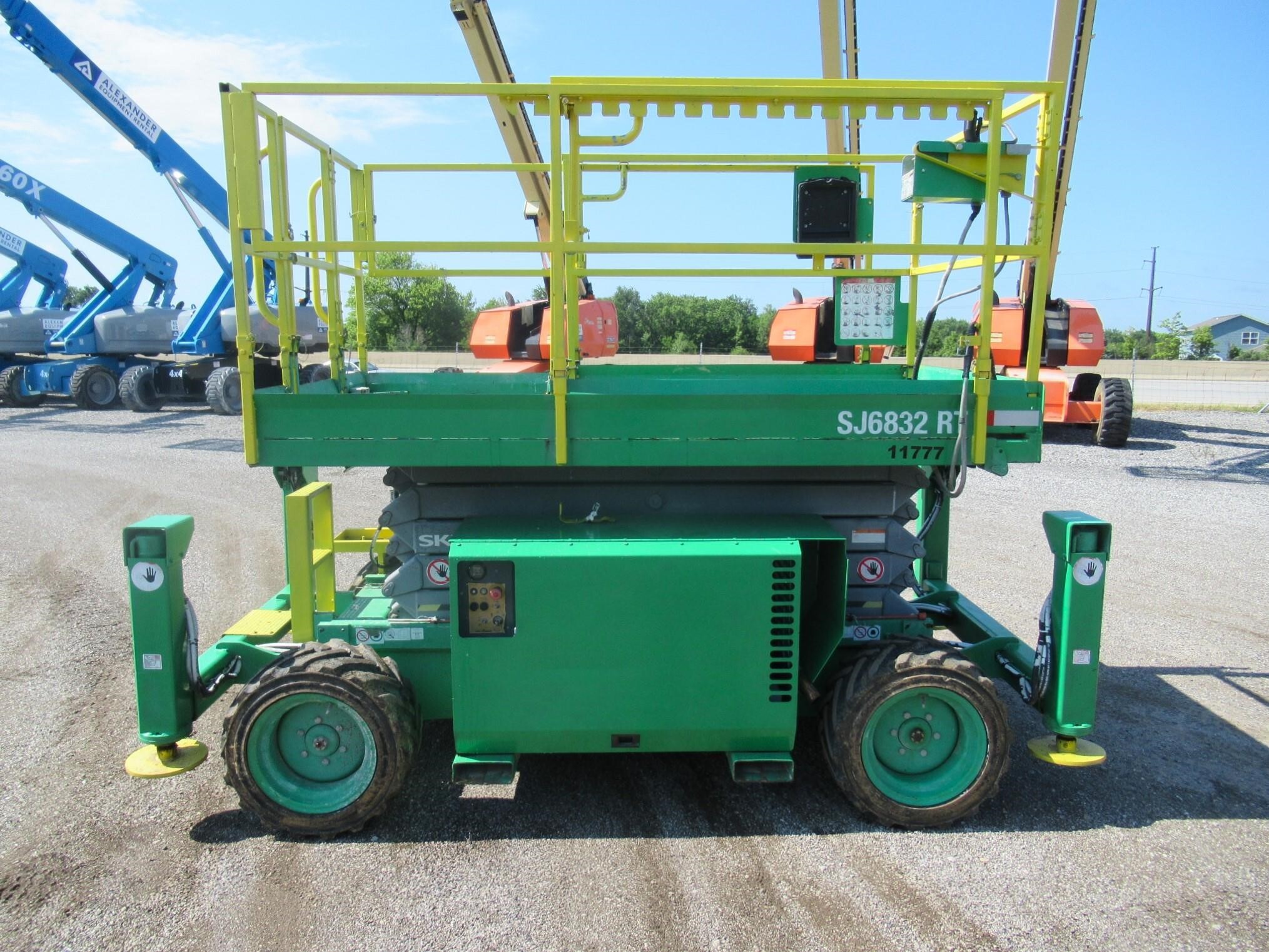 2015 SKYJACK SJ6832RT in Bourbonnais, IL