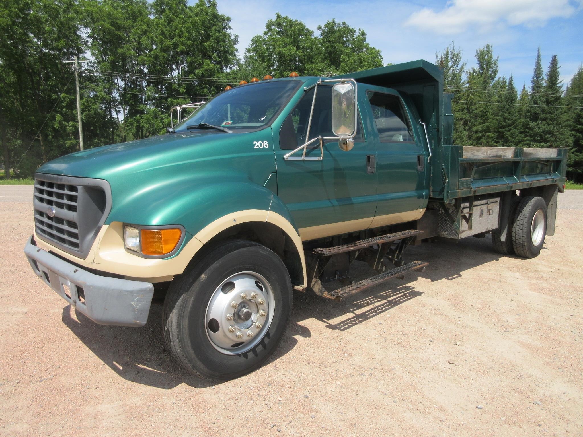 2000 FORD F750 SD in Wittenberg, WI