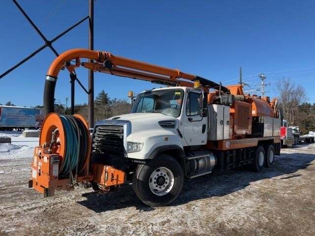 2017 FREIGHTLINER 114 SD in Seabrook, NH