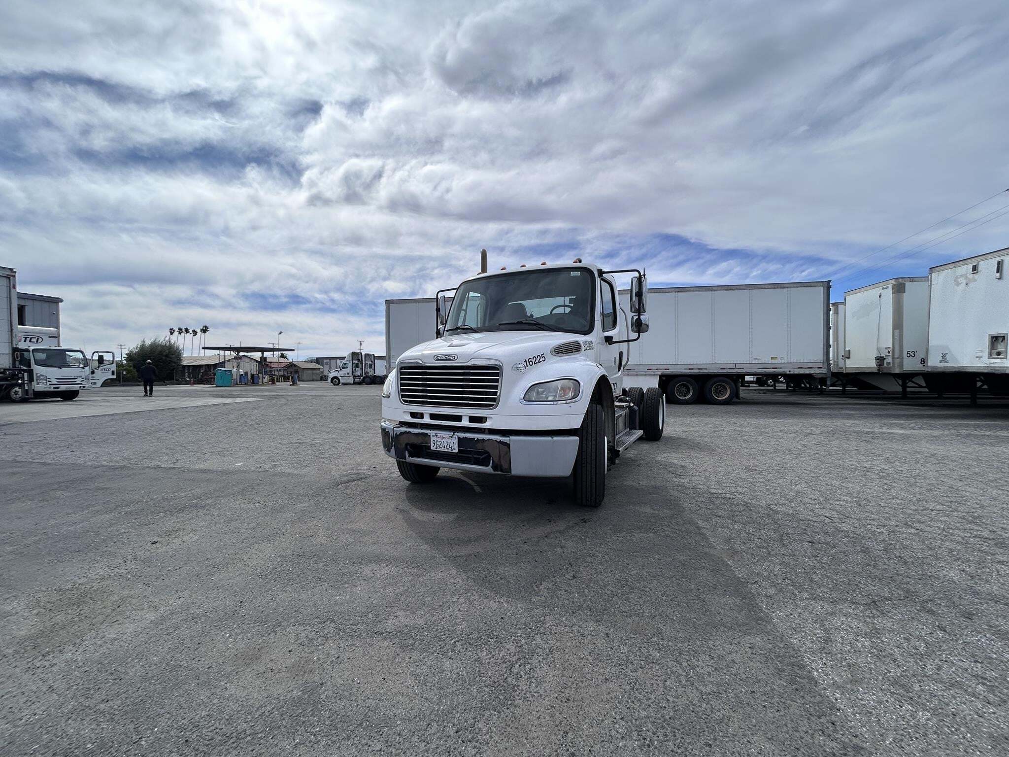 2016 FREIGHTLINER BUSINESS CLASS M2 106 in Fontana, CA