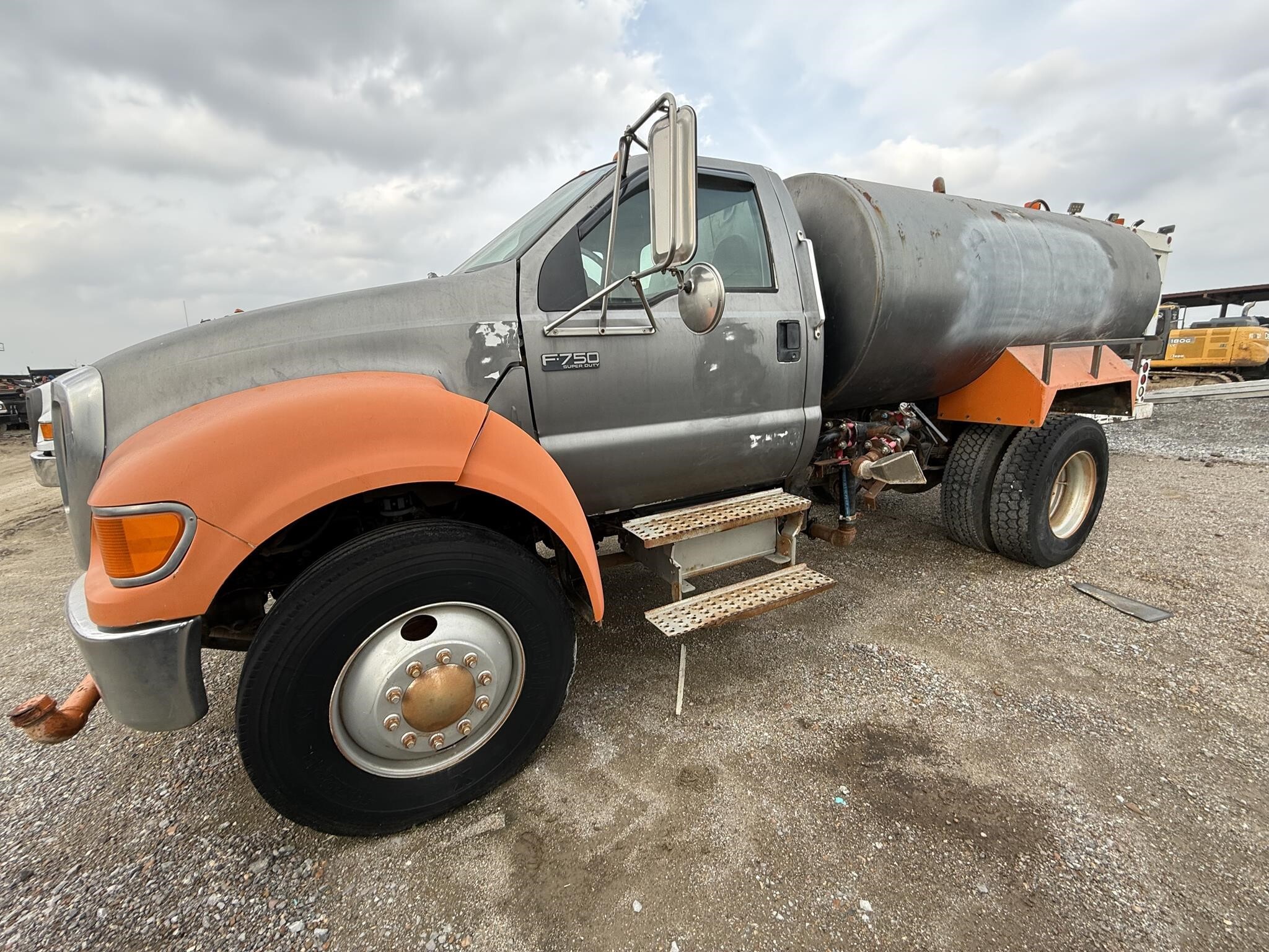 2007 FORD F750 in Covington, TN