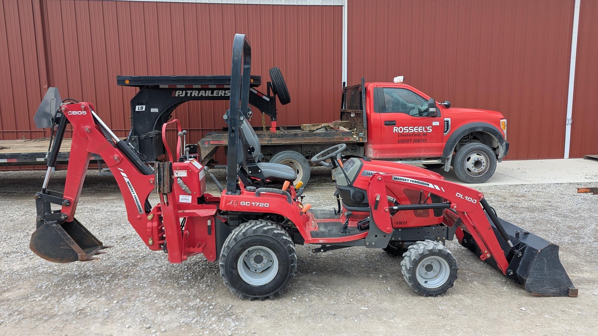 MASSEY FERGUSON GC1720 in Lenox, MI
