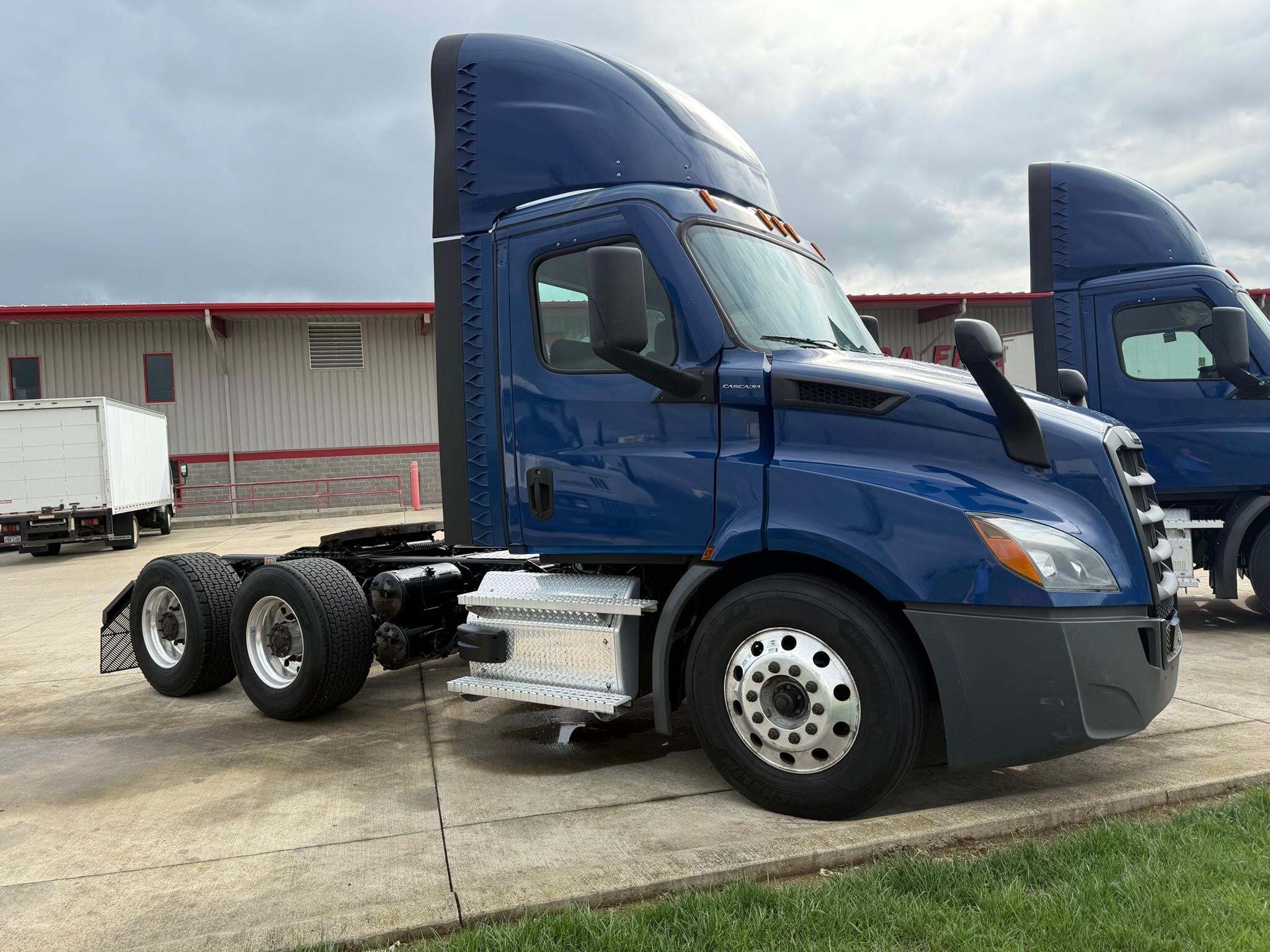 2021 FREIGHTLINER CASCADIA 116 in Walton, KY