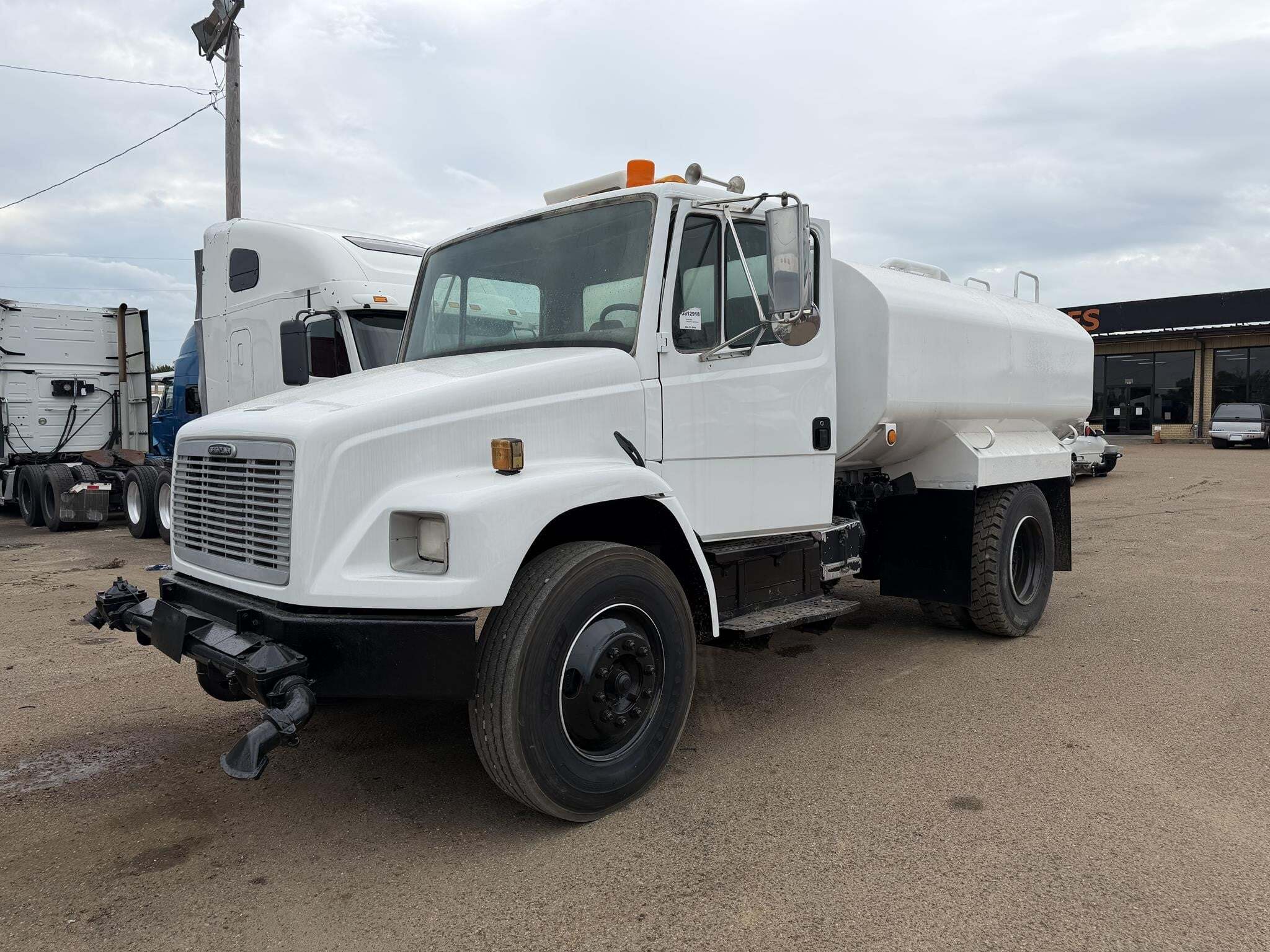 1997 FREIGHTLINER FL70 in Covington, TN