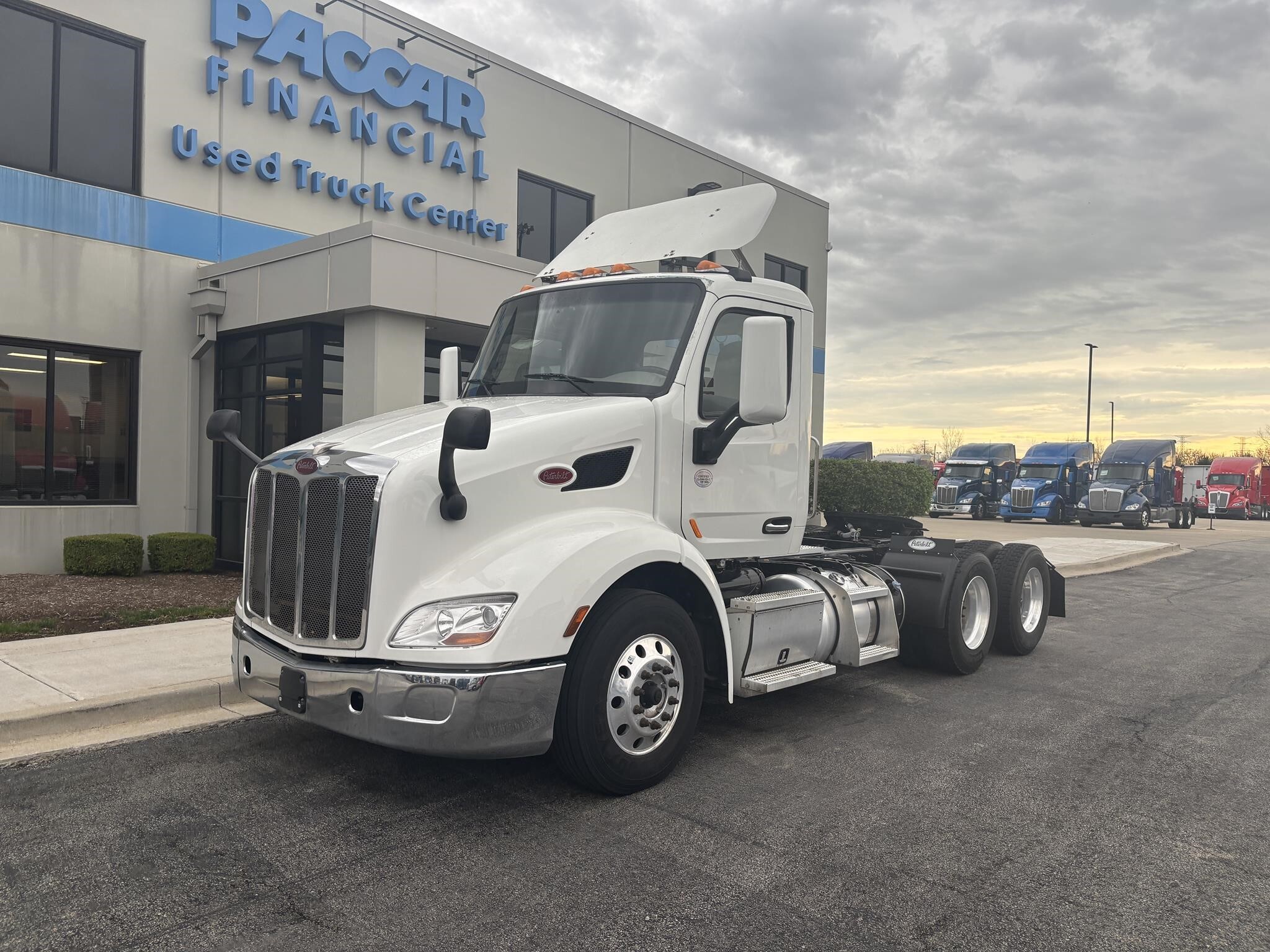 2021 PETERBILT 579 in Minooka, IL