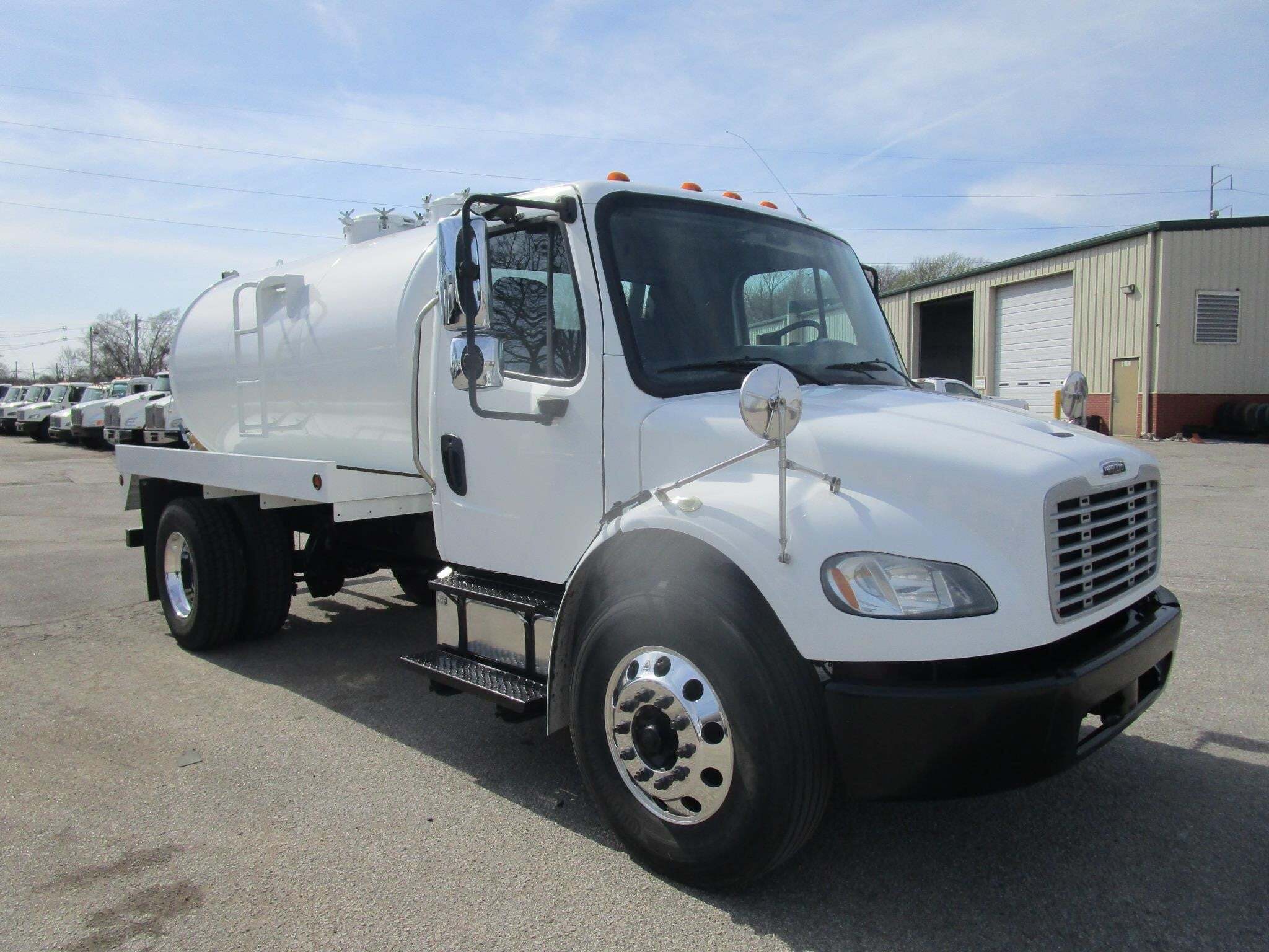 2019 FREIGHTLINER BUSINESS CLASS M2 106 in Kansas City, KS