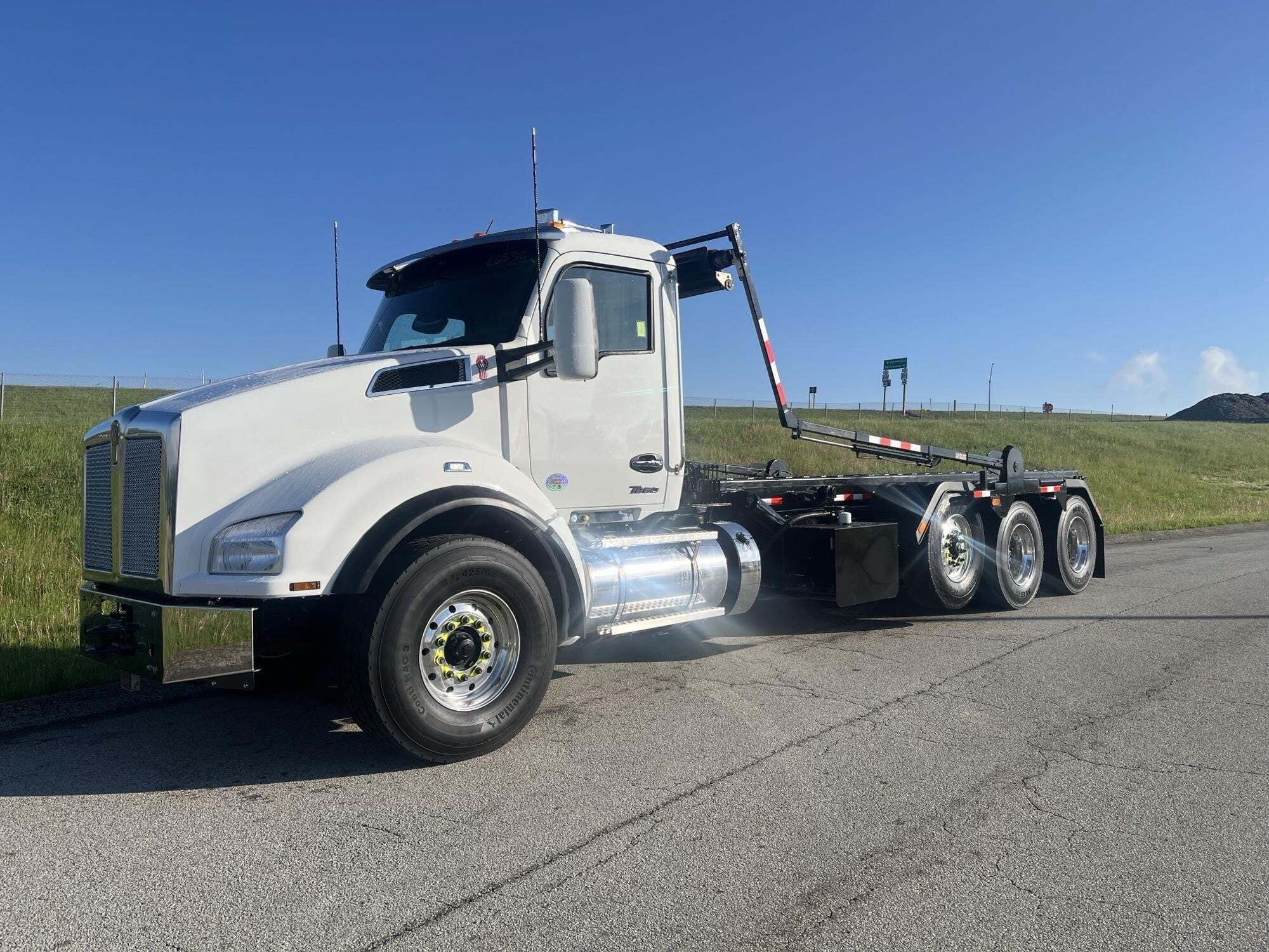 2024 KENWORTH T880 in Bartonsville, PA
