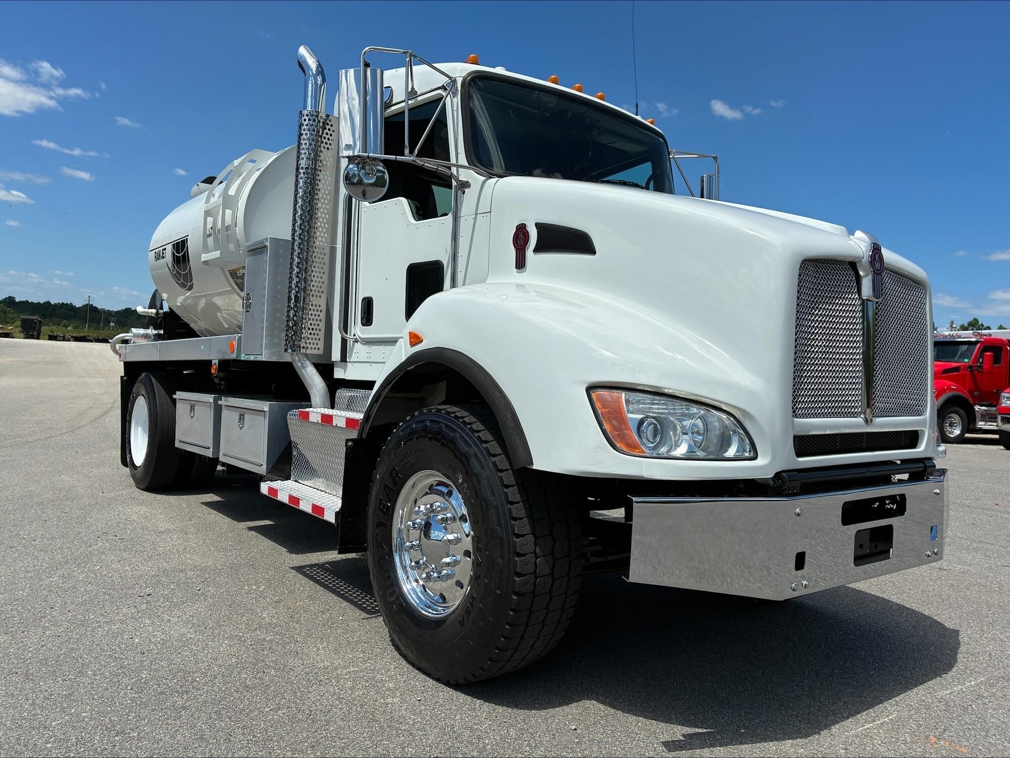 2016 KENWORTH T440 in Chatham, VA