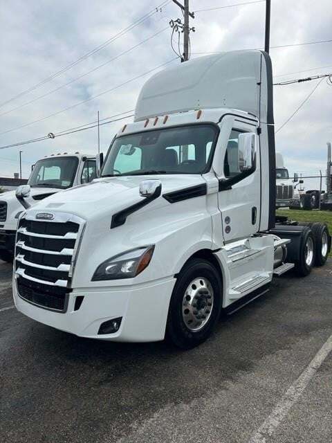 2027 FREIGHTLINER CASCADIA 126 in Cincinnati, OH