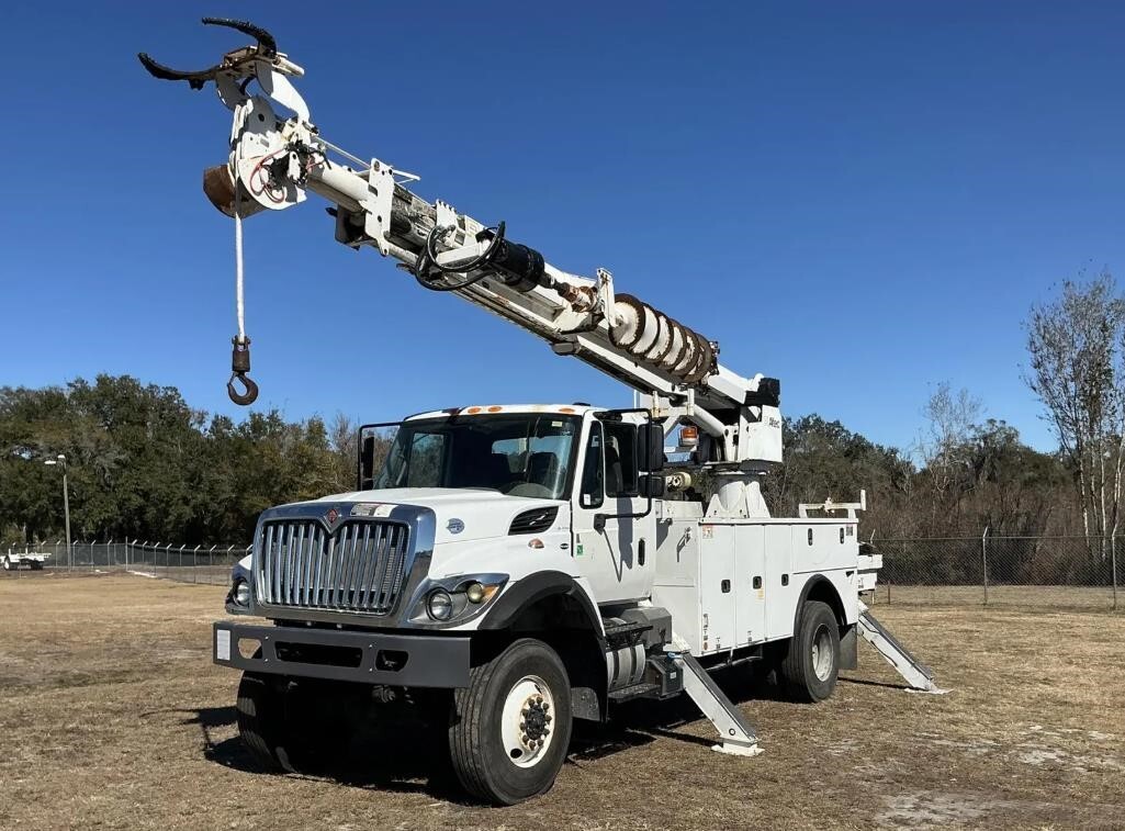2017 ALTEC DM47BTR in Miami, FL