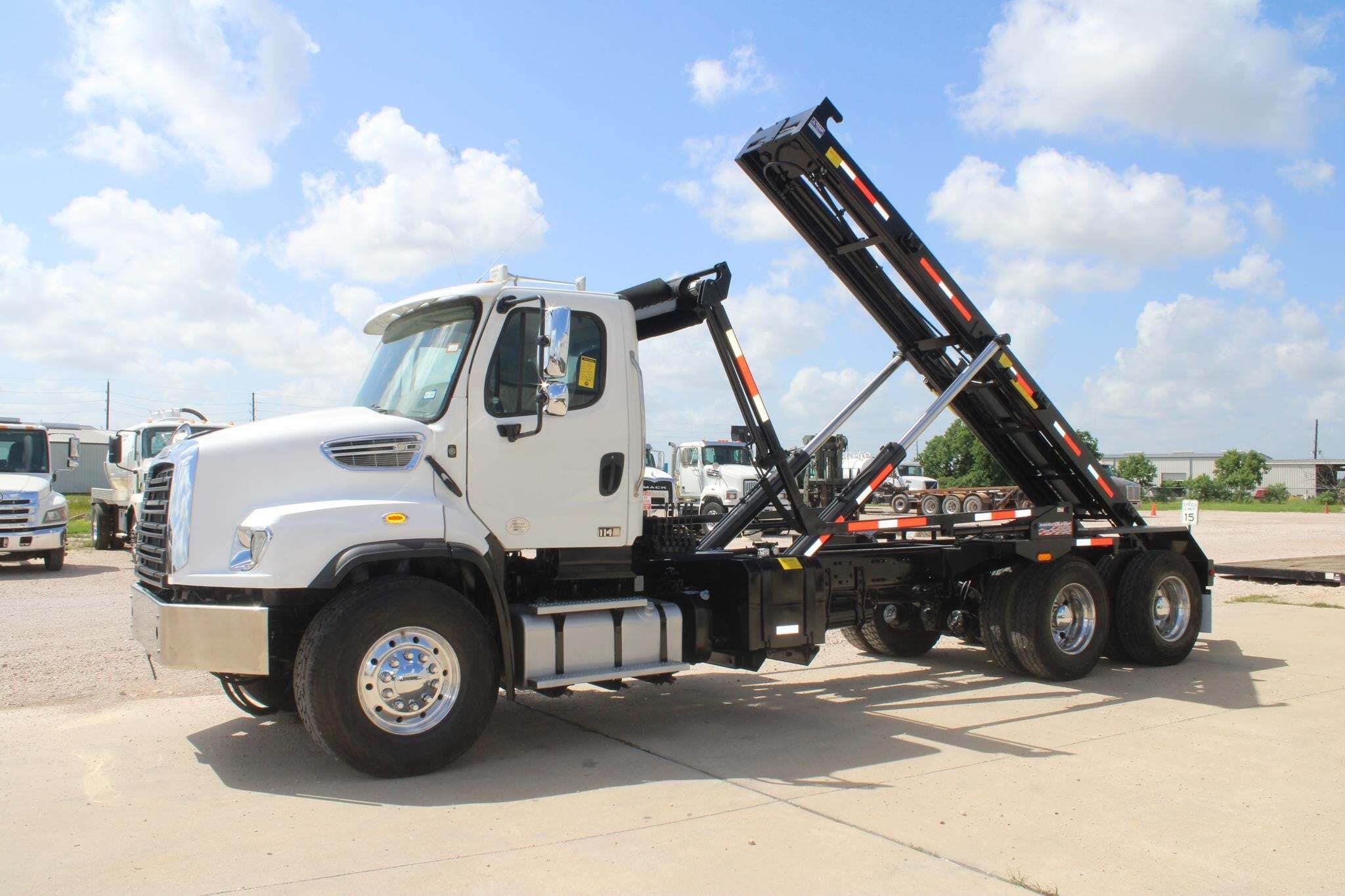 2017 FREIGHTLINER 114 SD in Brookshire, TX