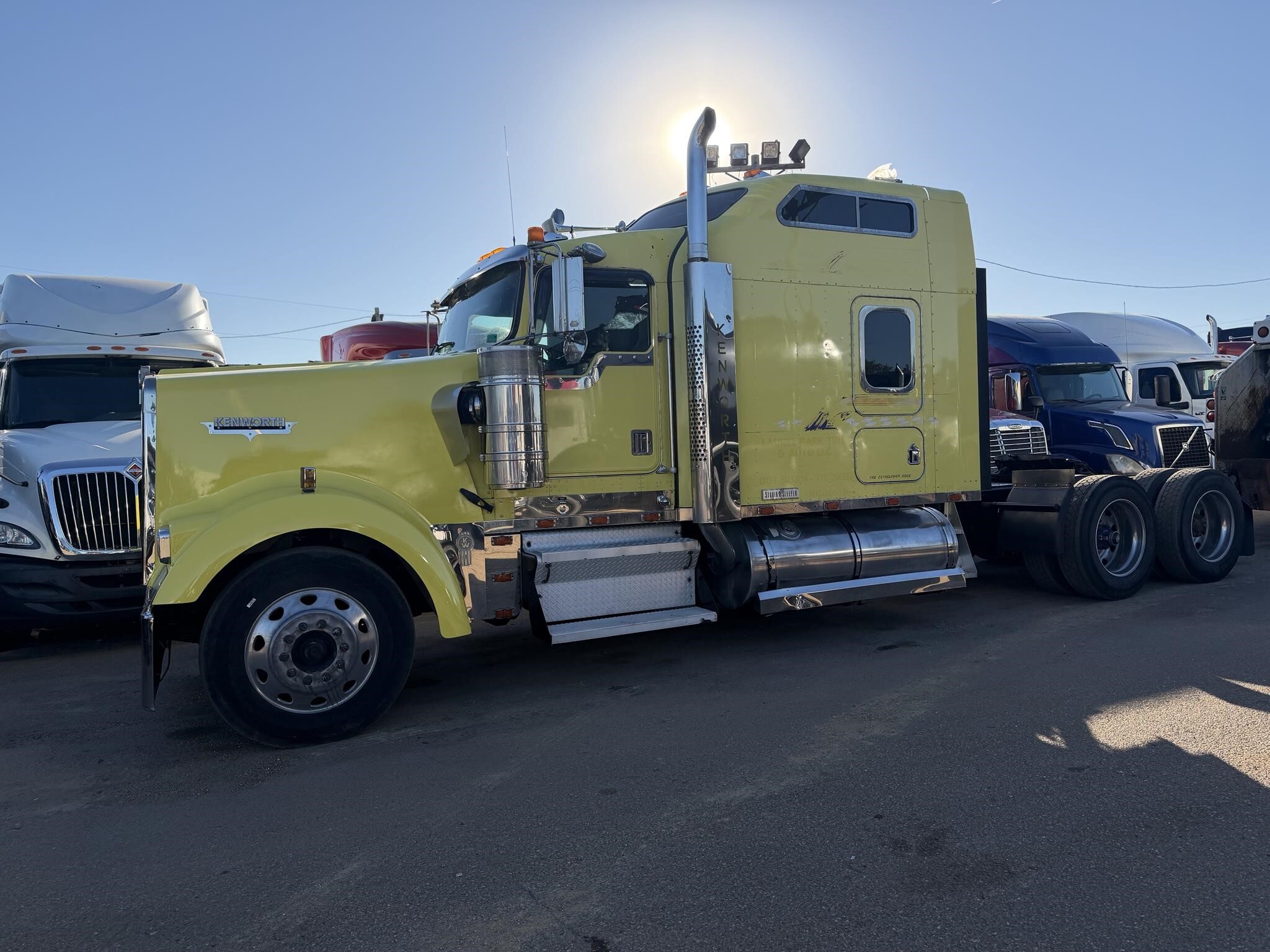 2001 KENWORTH W900 in Covington, TN