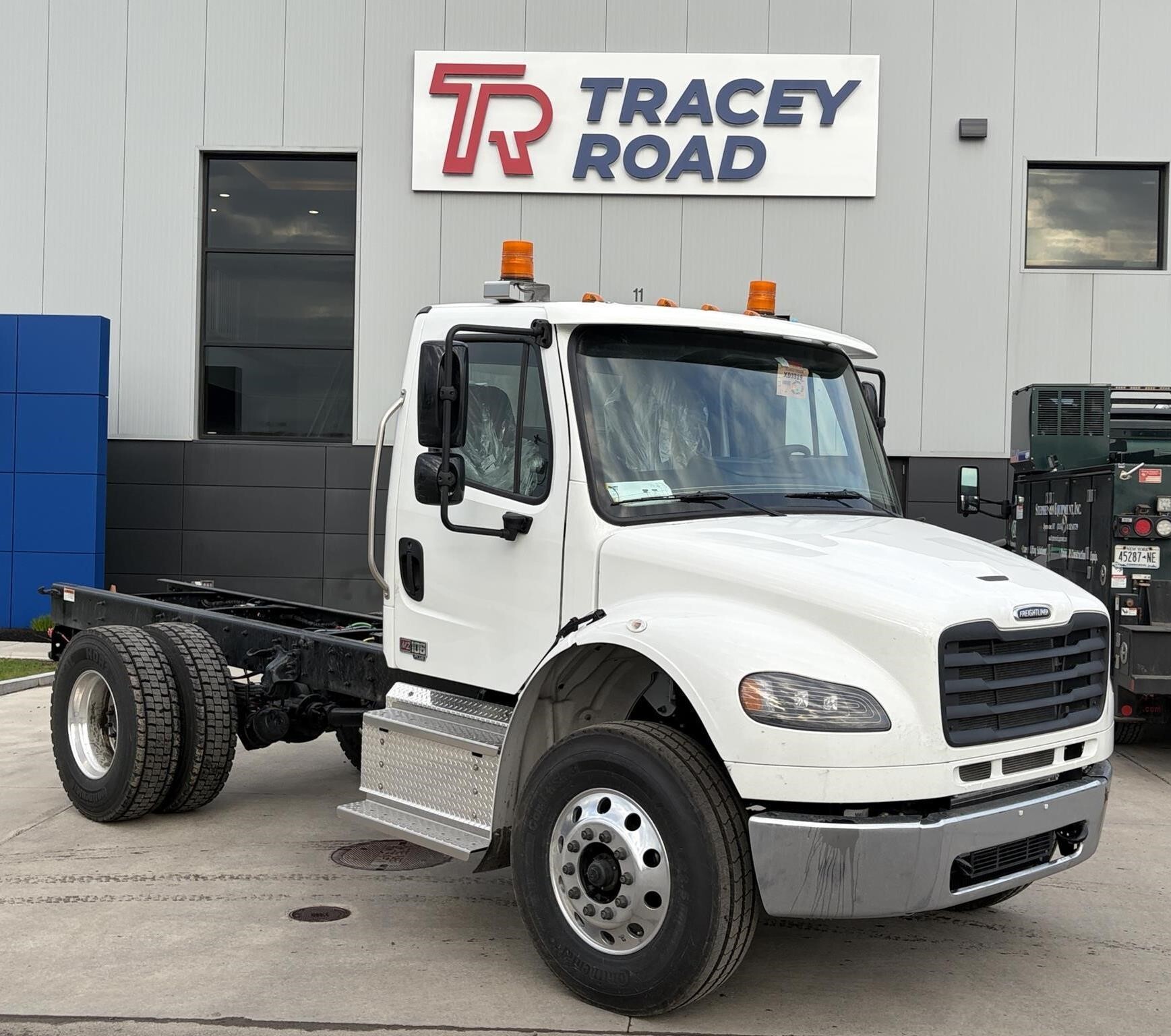 2027 FREIGHTLINER BUSINESS CLASS M2 106 in East Syracuse, NY