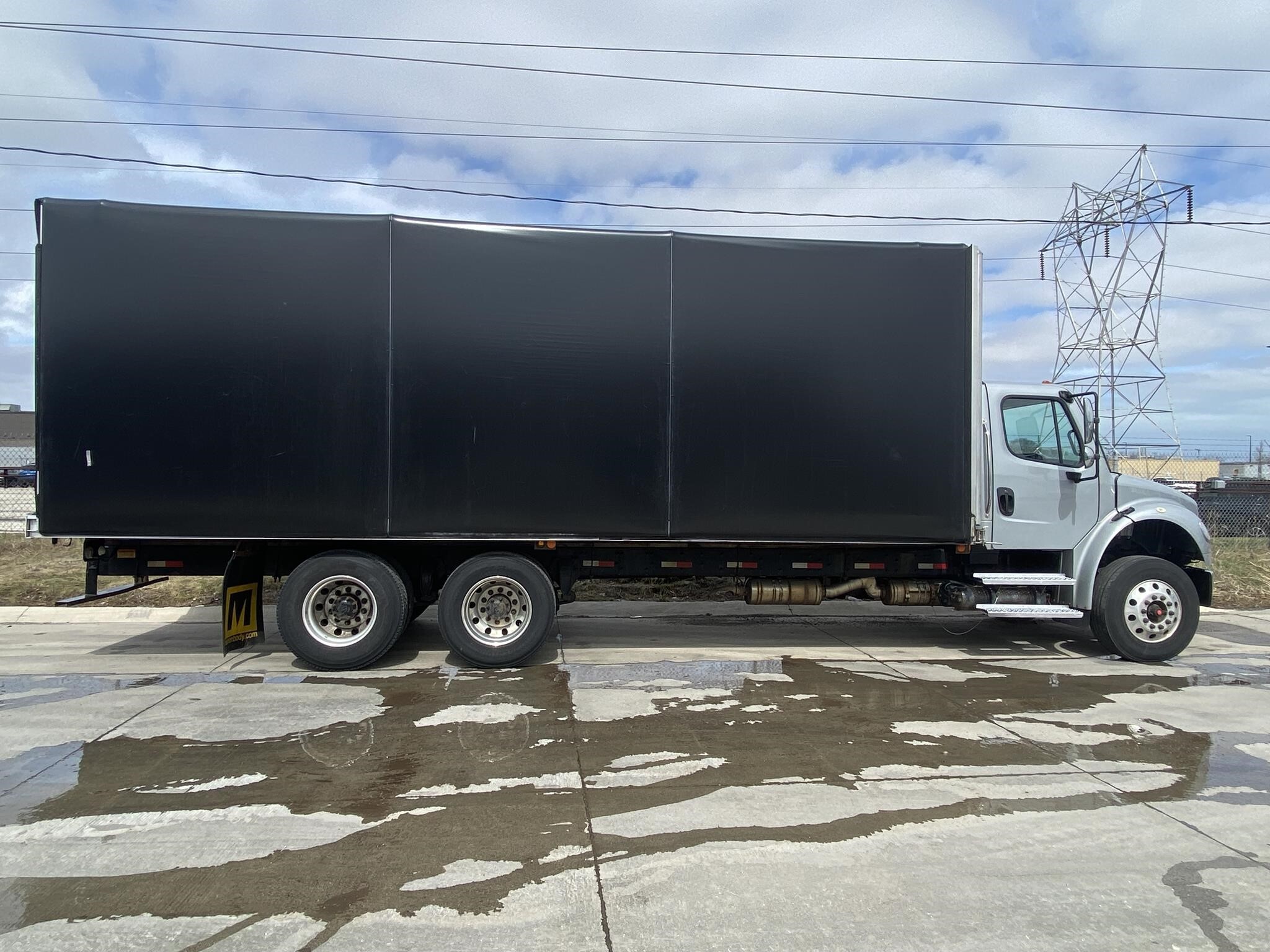 2019 FREIGHTLINER BUSINESS CLASS M2 106 in Oak Creek, WI