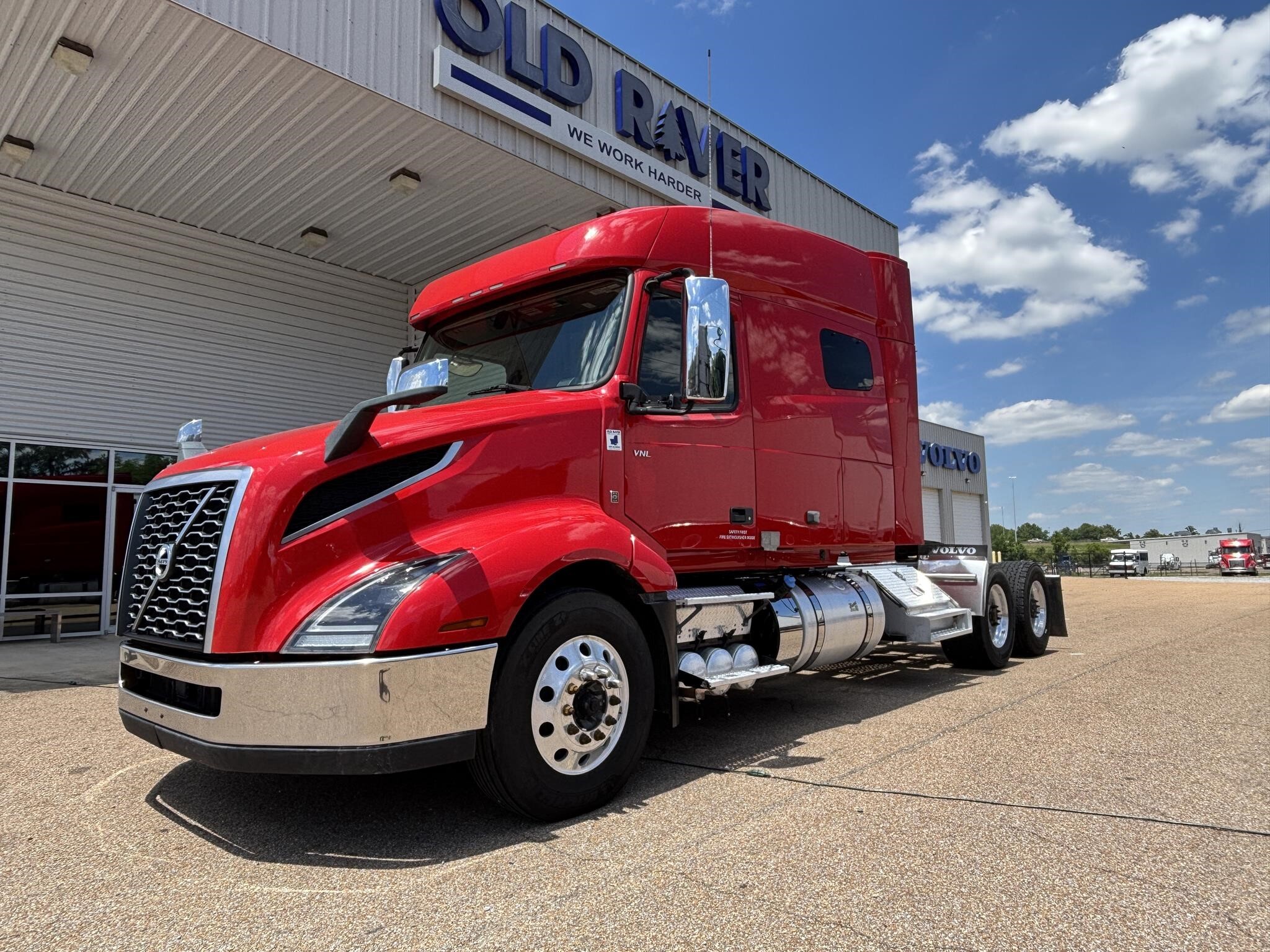 2022 VOLVO VNL64T740 in Richland, MS