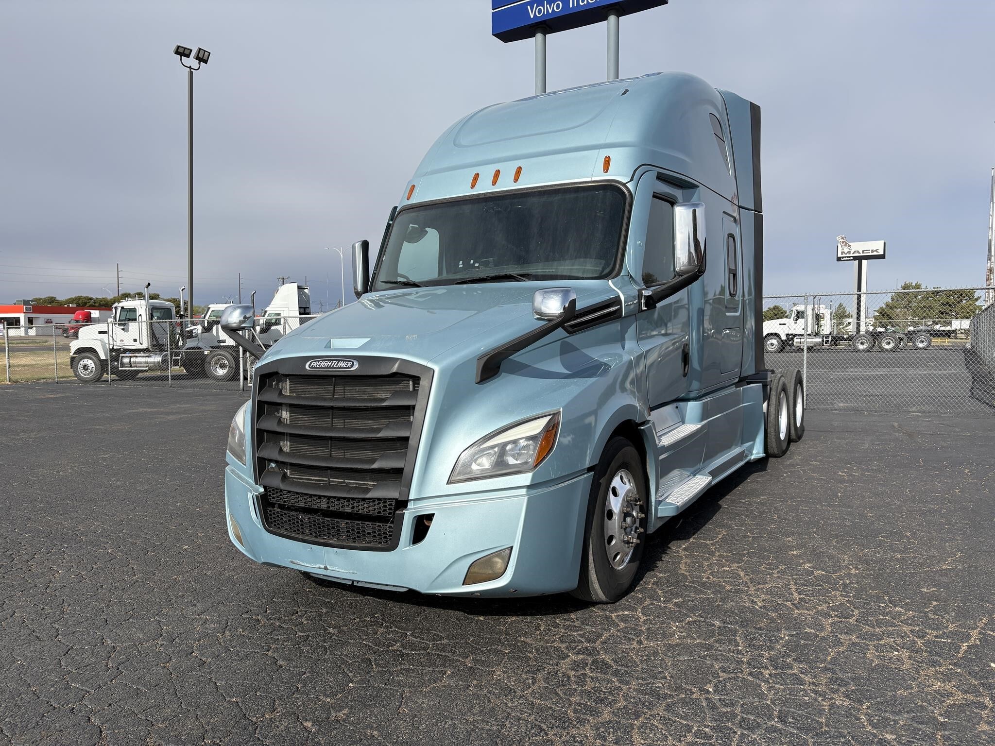 2023 FREIGHTLINER CASCADIA 126 in Dallas, TX