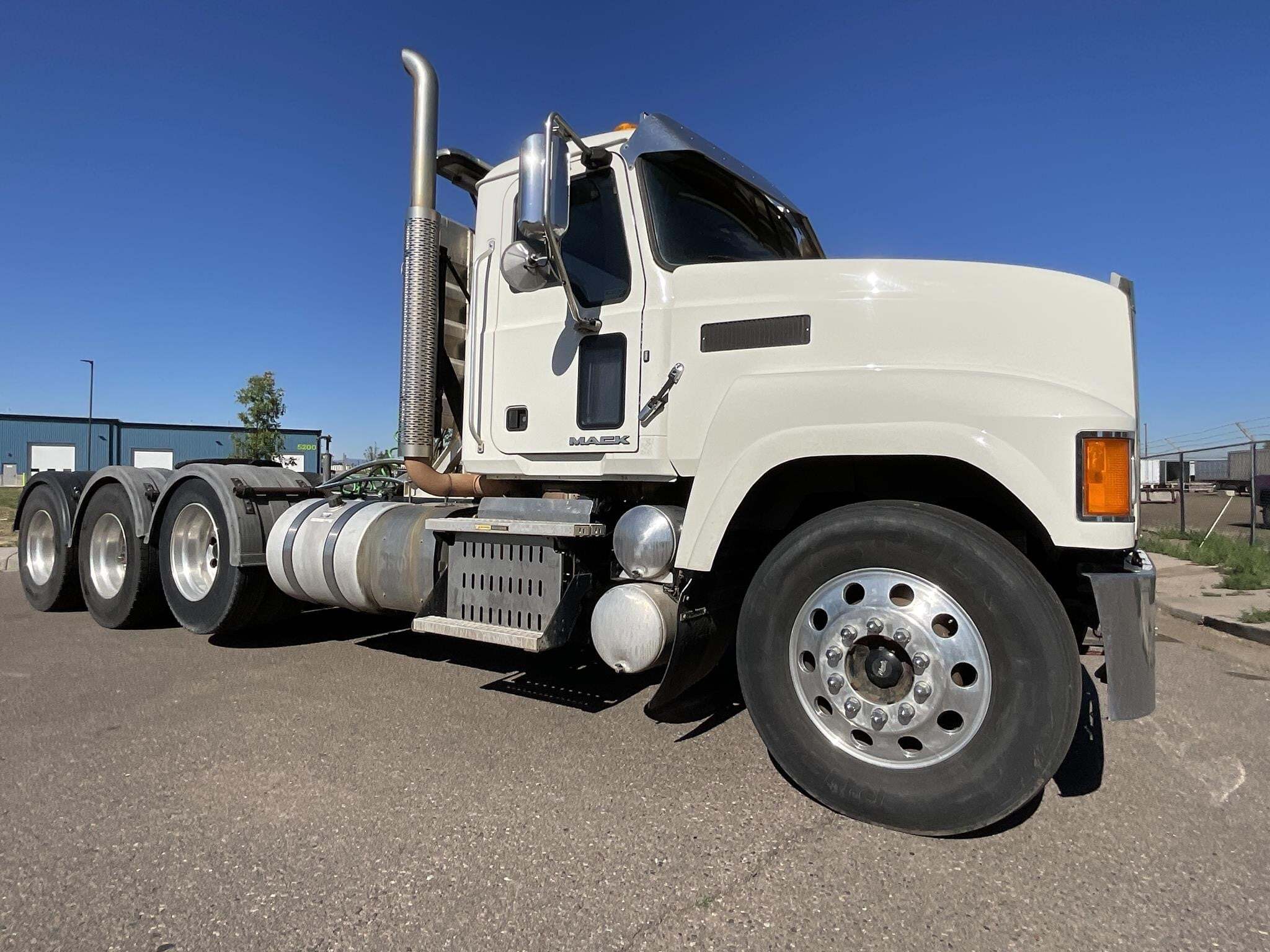 2015 MACK 600 in Commerce City, CO