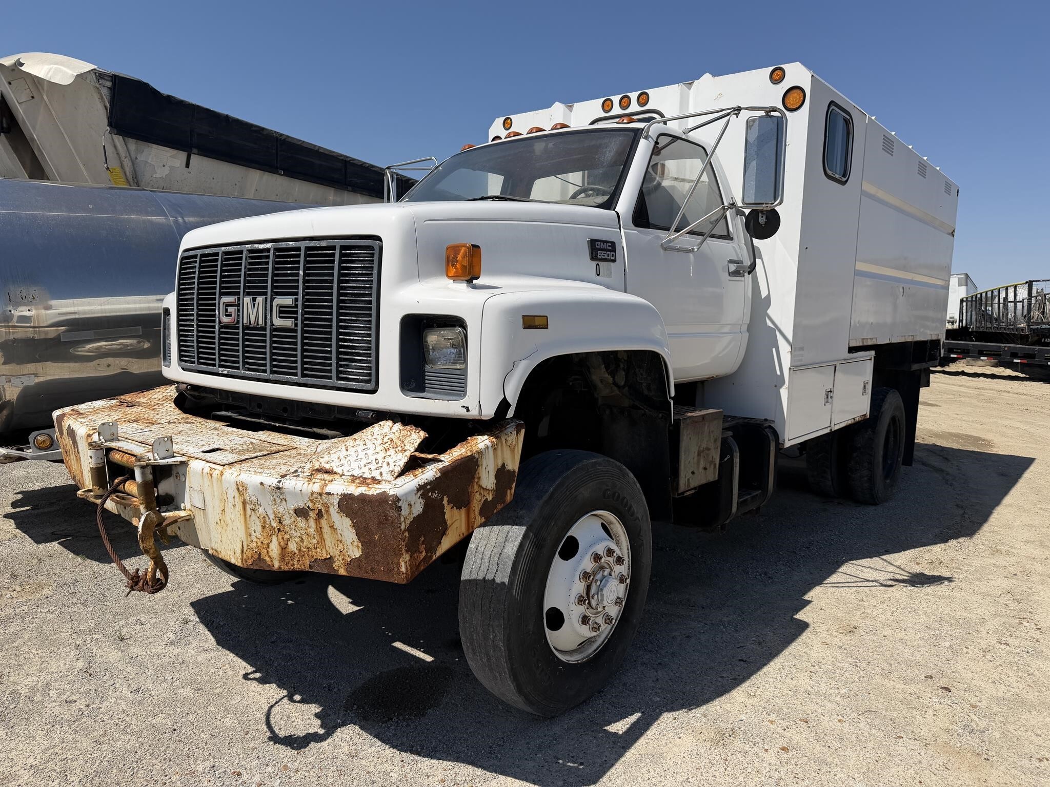 2002 GMC TOPKICK C6500 in Covington, TN