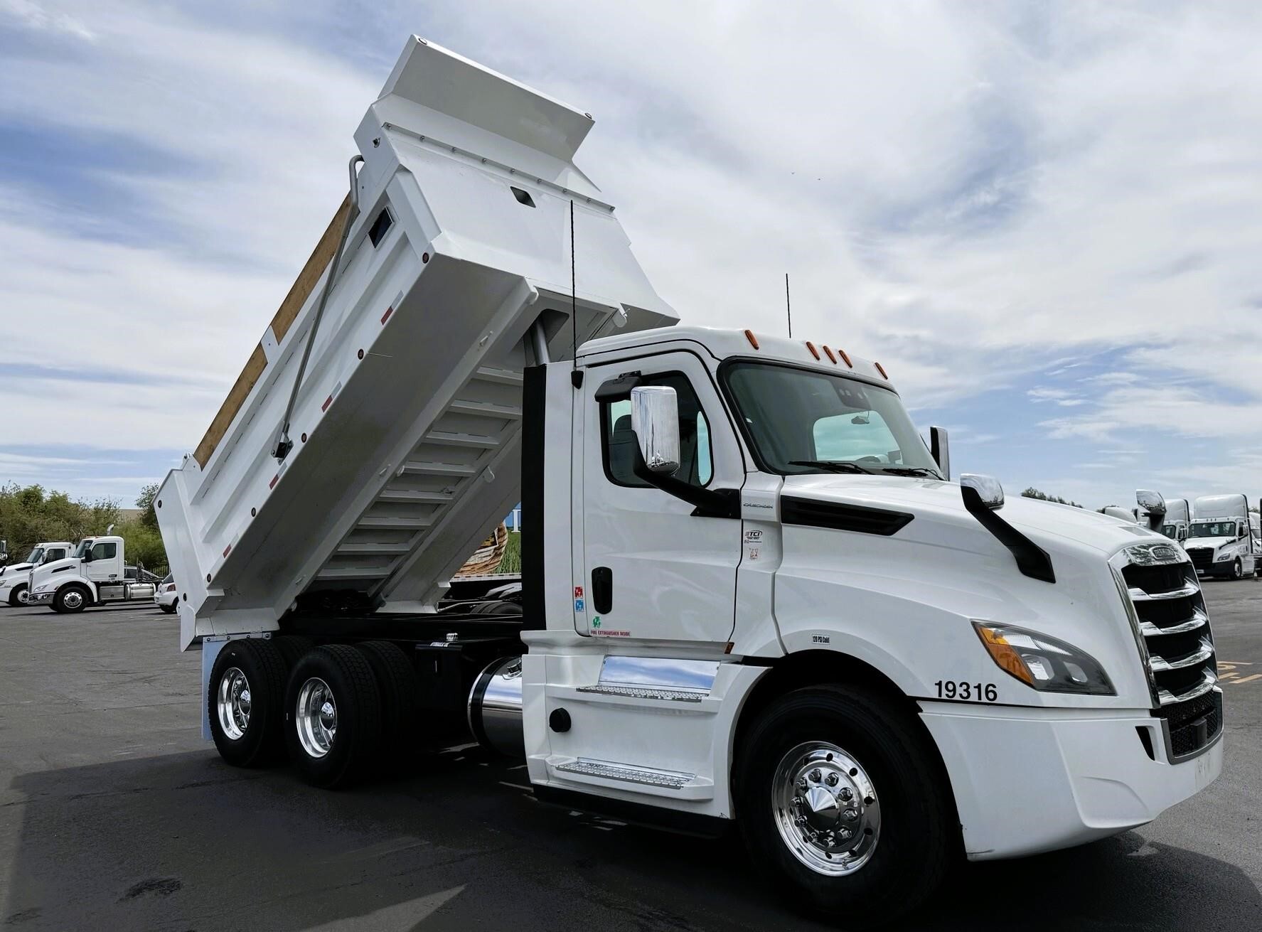 2019 FREIGHTLINER CASCADIA 126 in North Las Vegas, NV