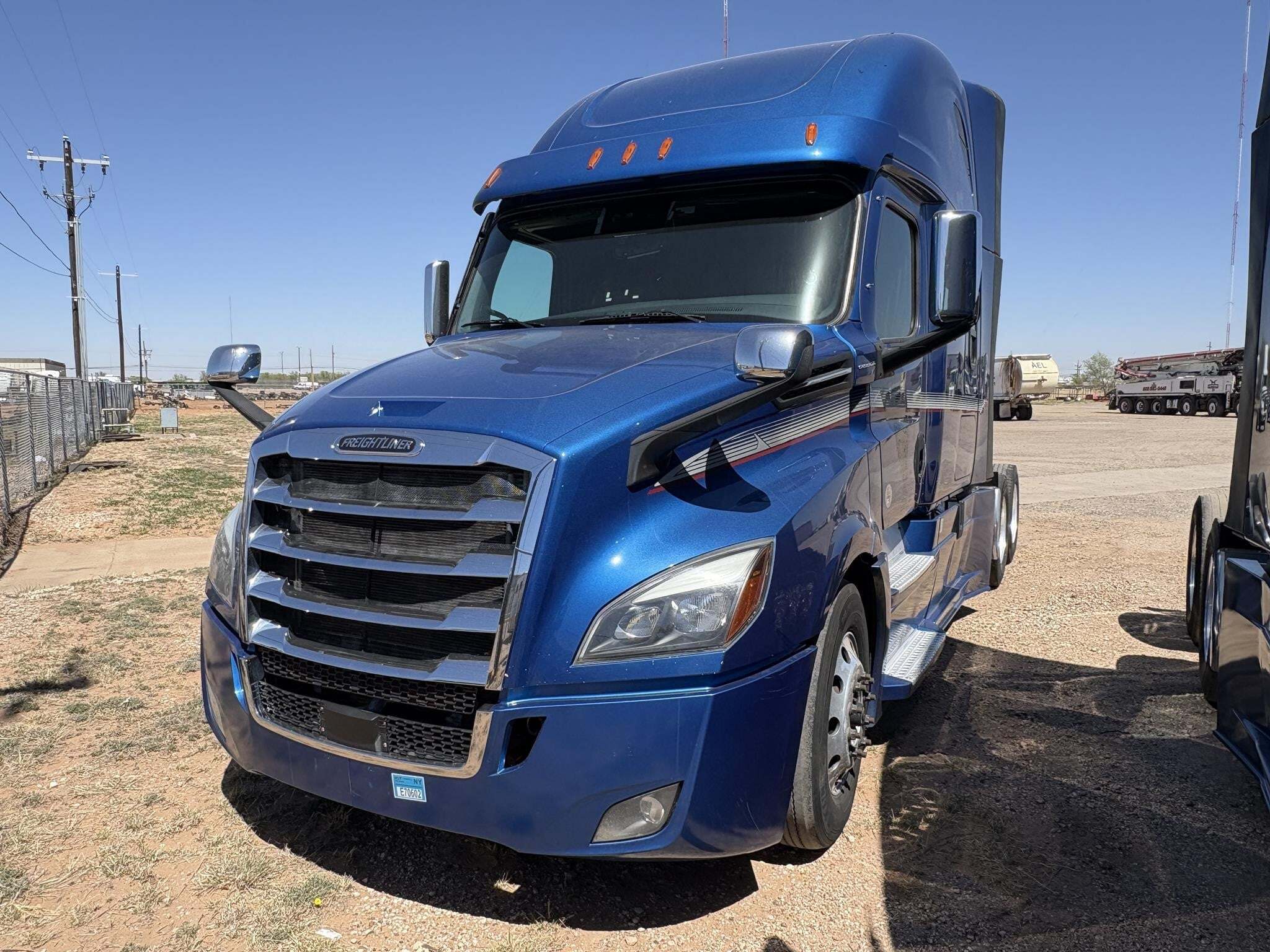 2022 FREIGHTLINER CASCADIA 126 in Dallas, TX