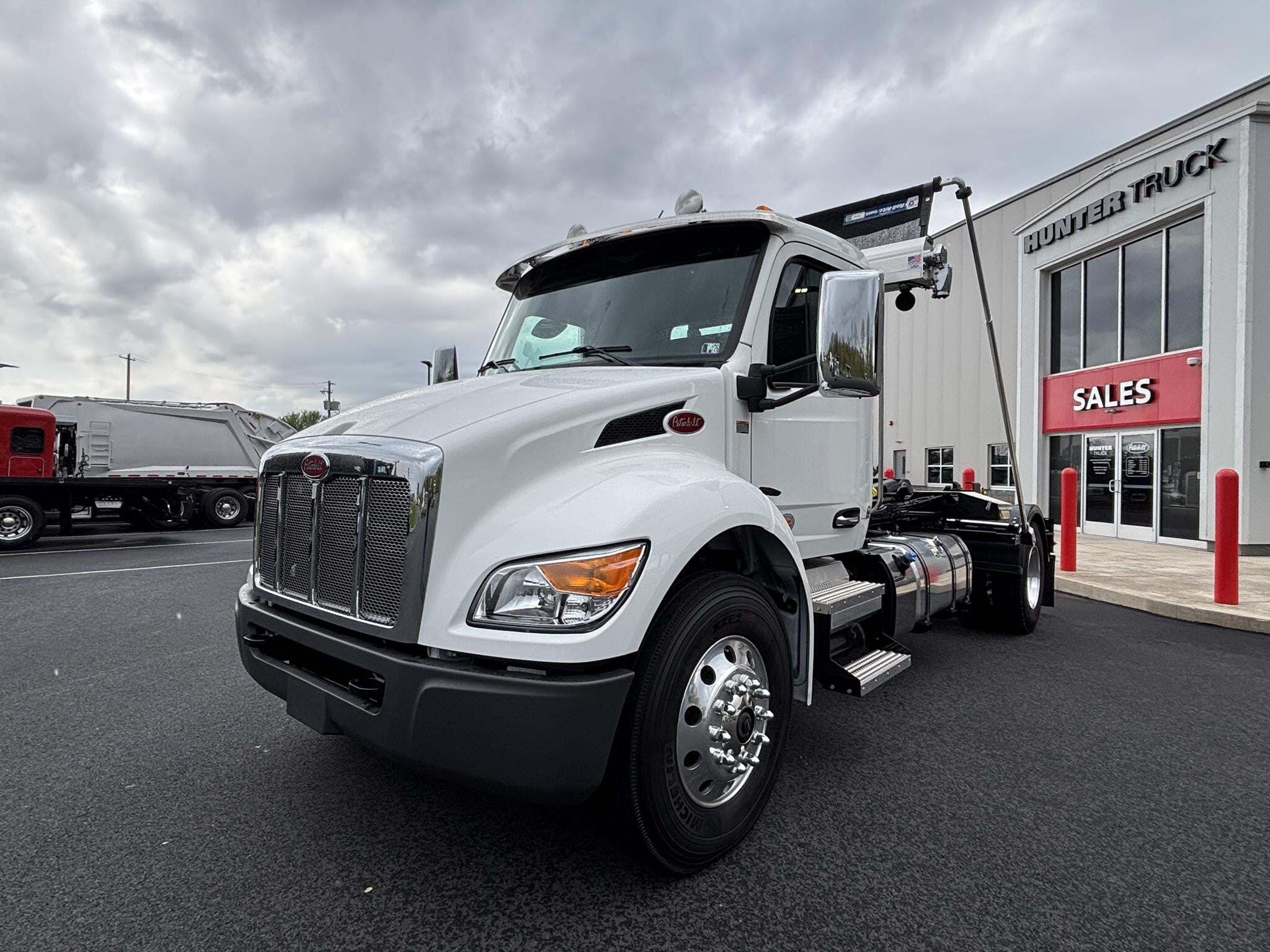 2025 PETERBILT 537 in Bartonsville, PA