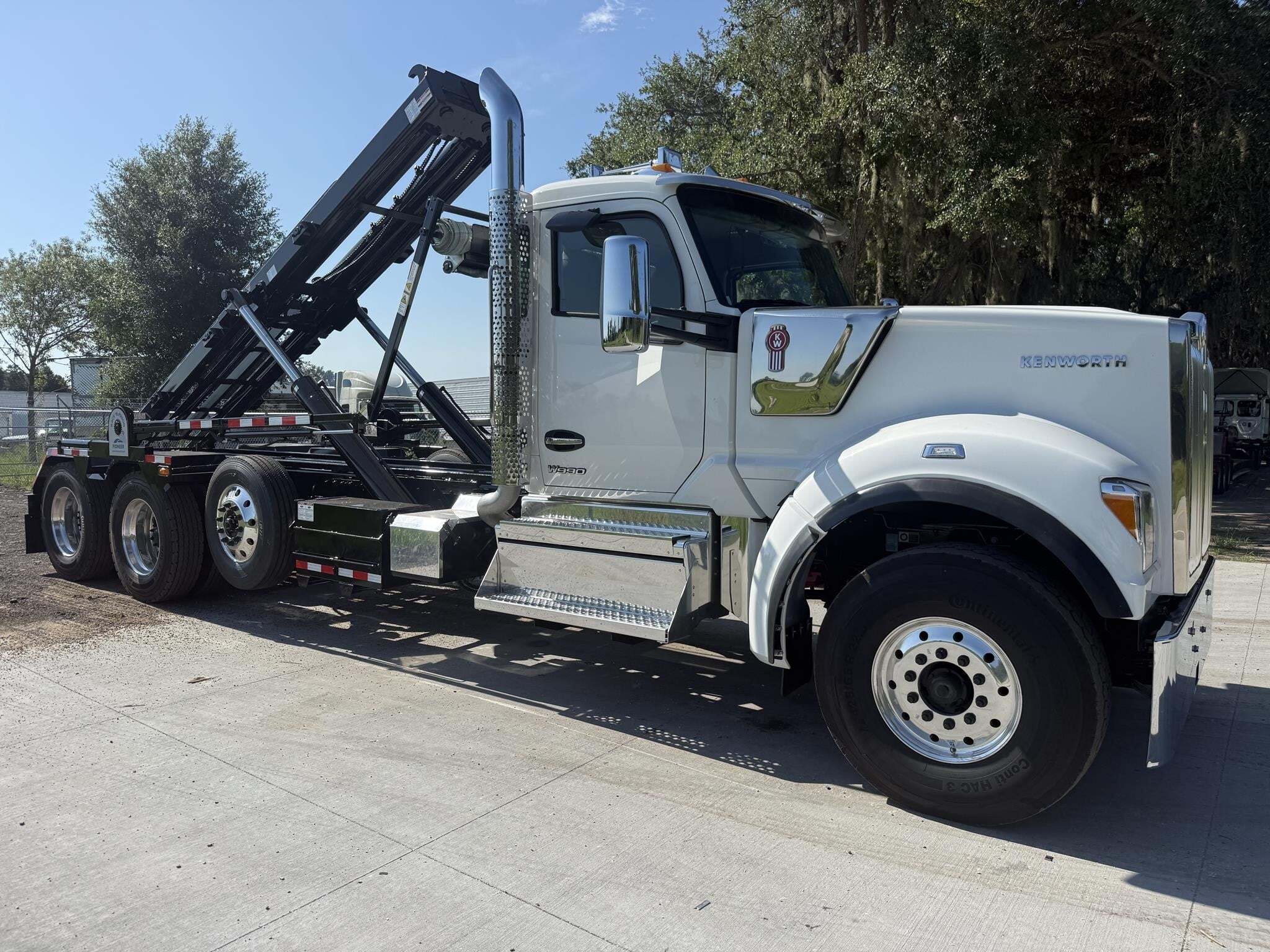 2027 KENWORTH W990 in Bartow, FL