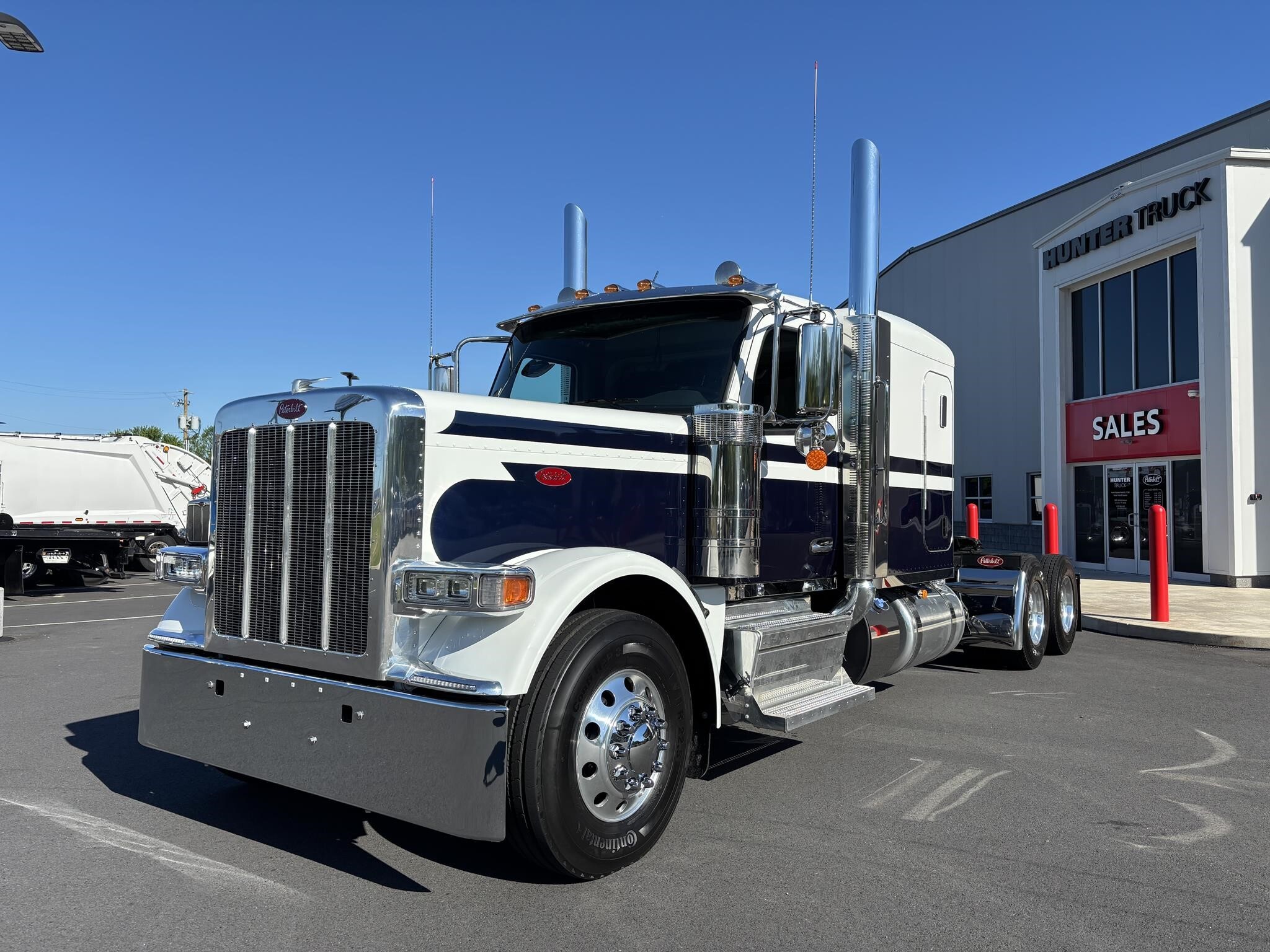 2027 PETERBILT 589 in Bartonsville, PA