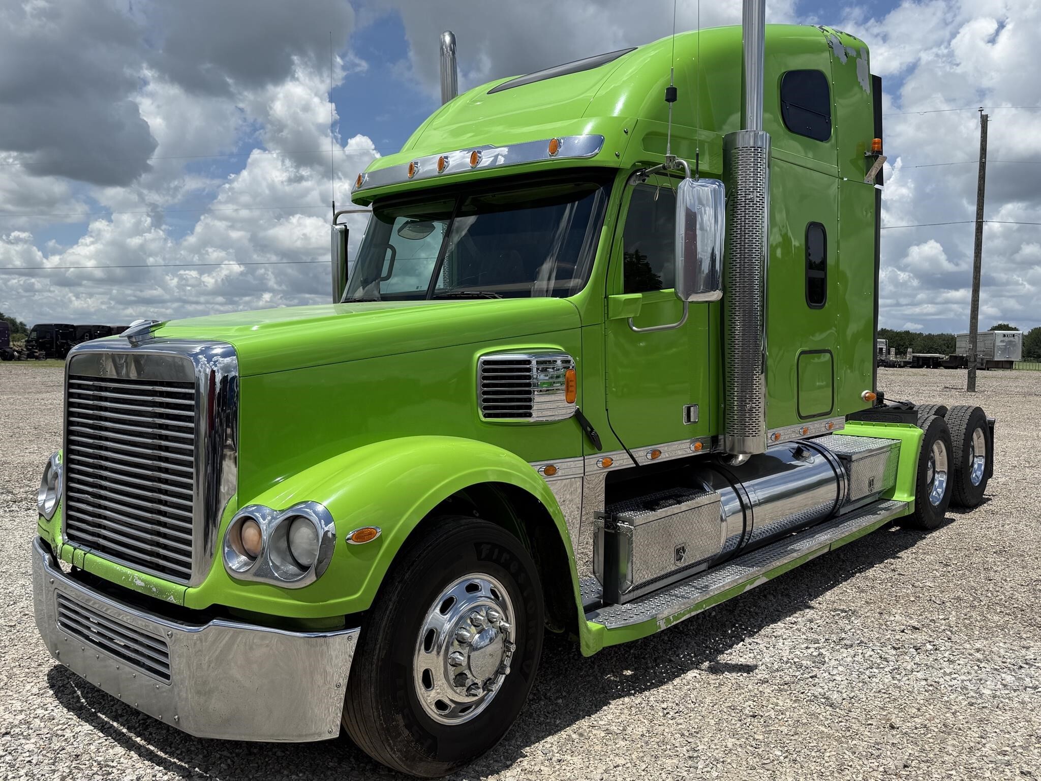 2015 FREIGHTLINER CORONADO 132 in Eastland, TX