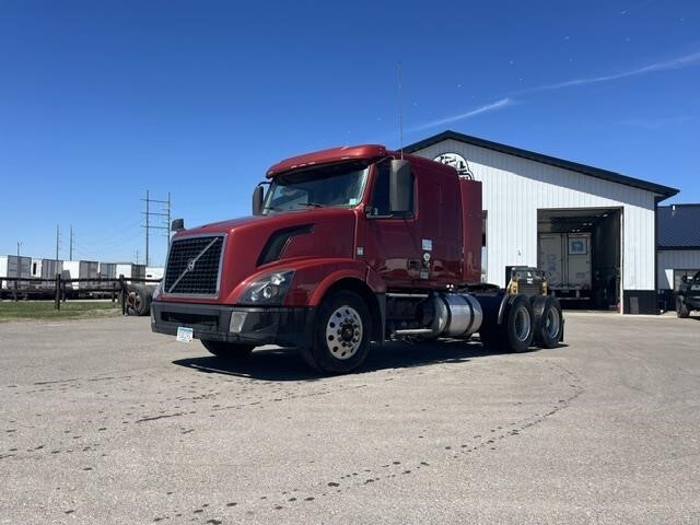 2018 VOLVO VNL64T430 in Clearwater, MN