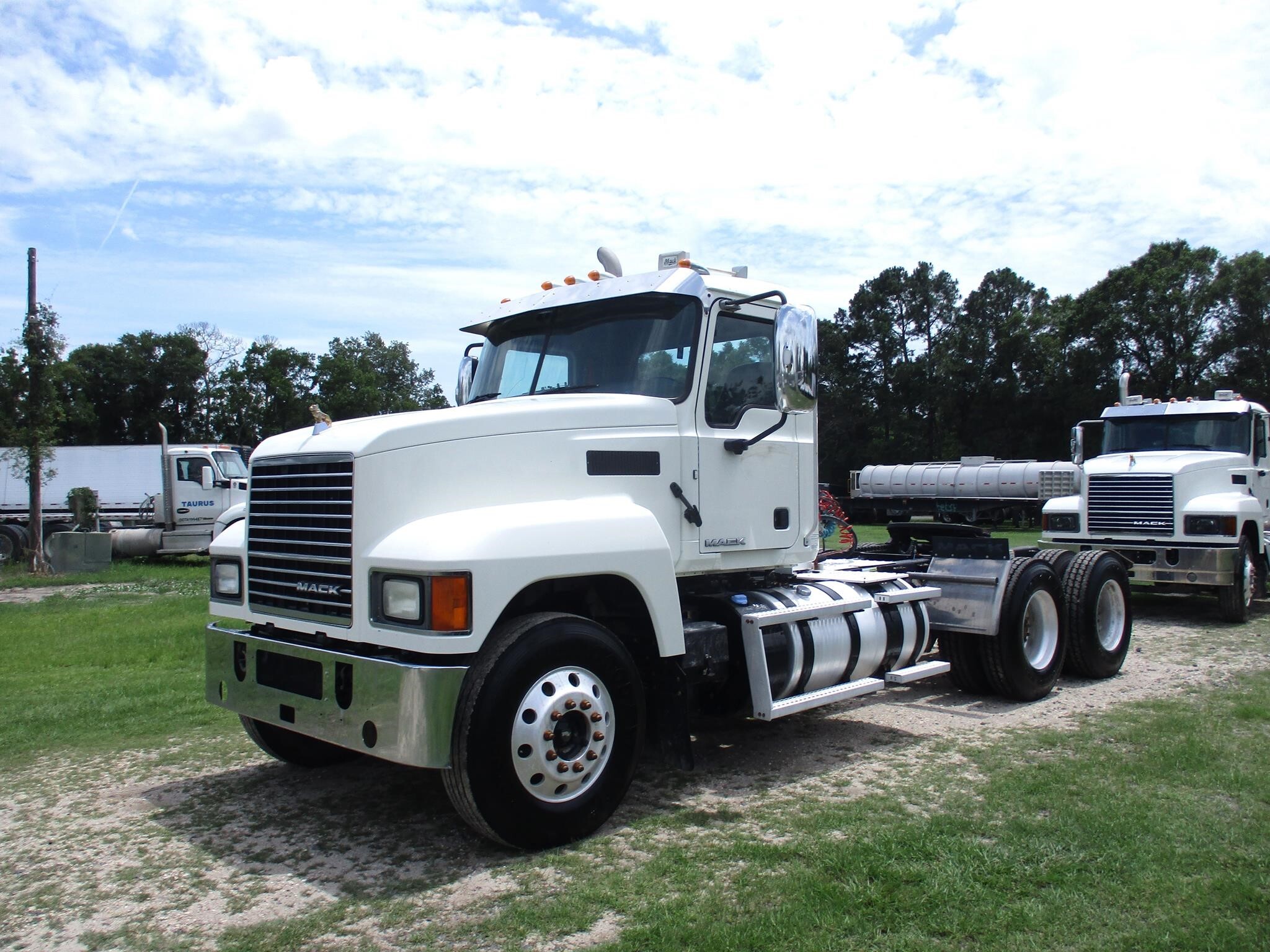 2017 MACK 600 in Jacksonville, FL