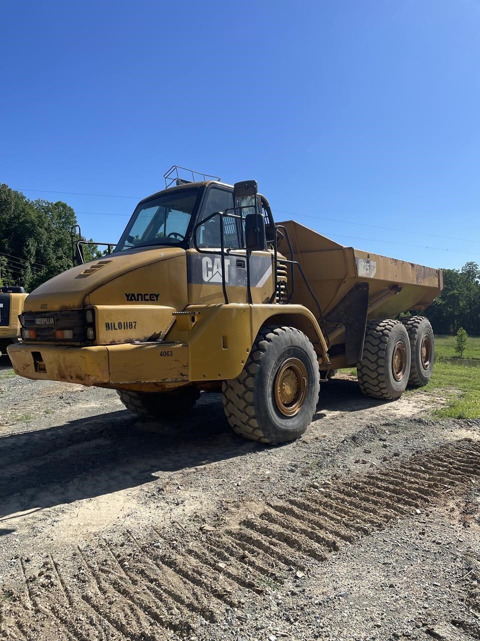 2007 CATERPILLAR 725 in Asheboro, NC